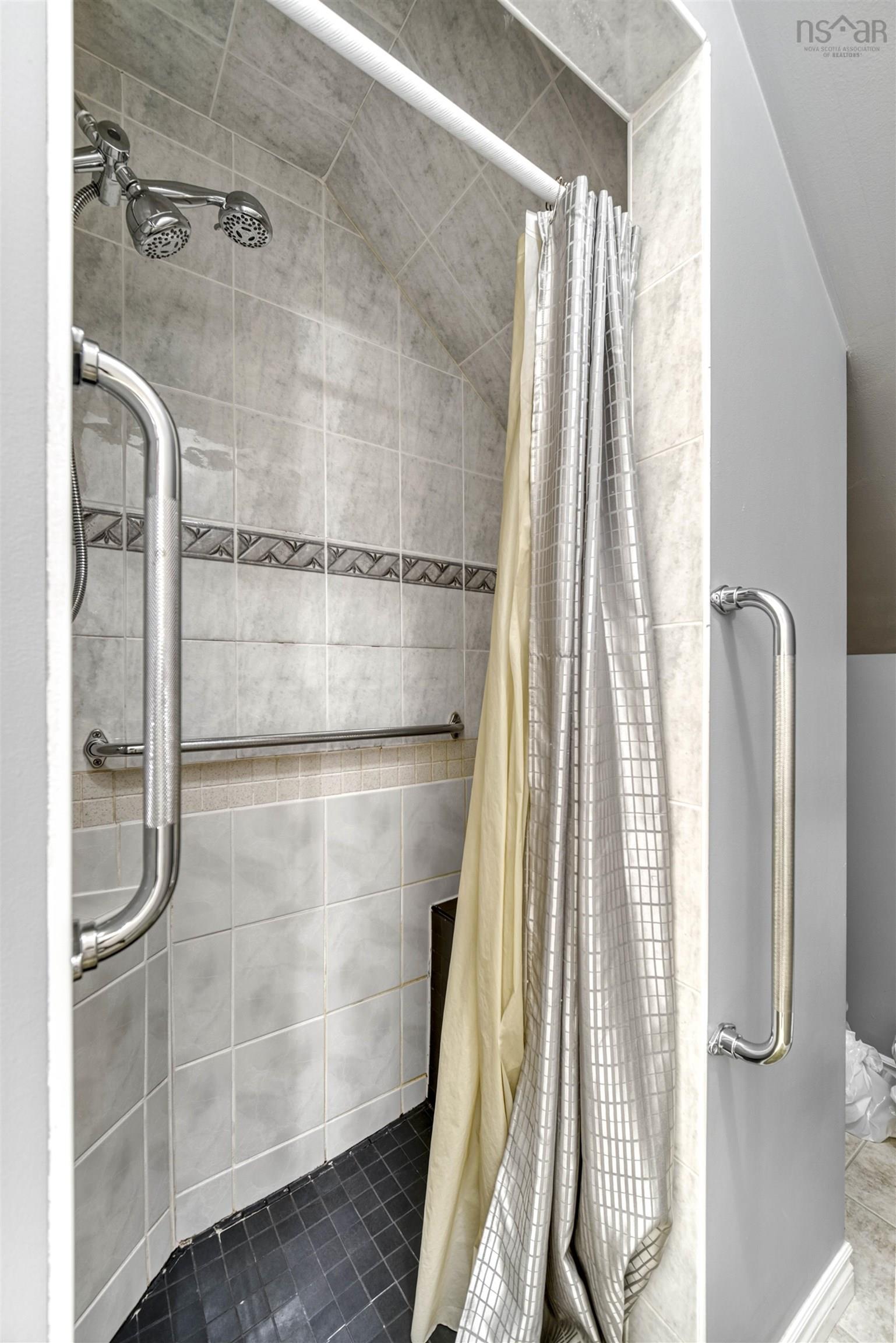 $589,900.00: 8 Old Birch Road, Dartmouth