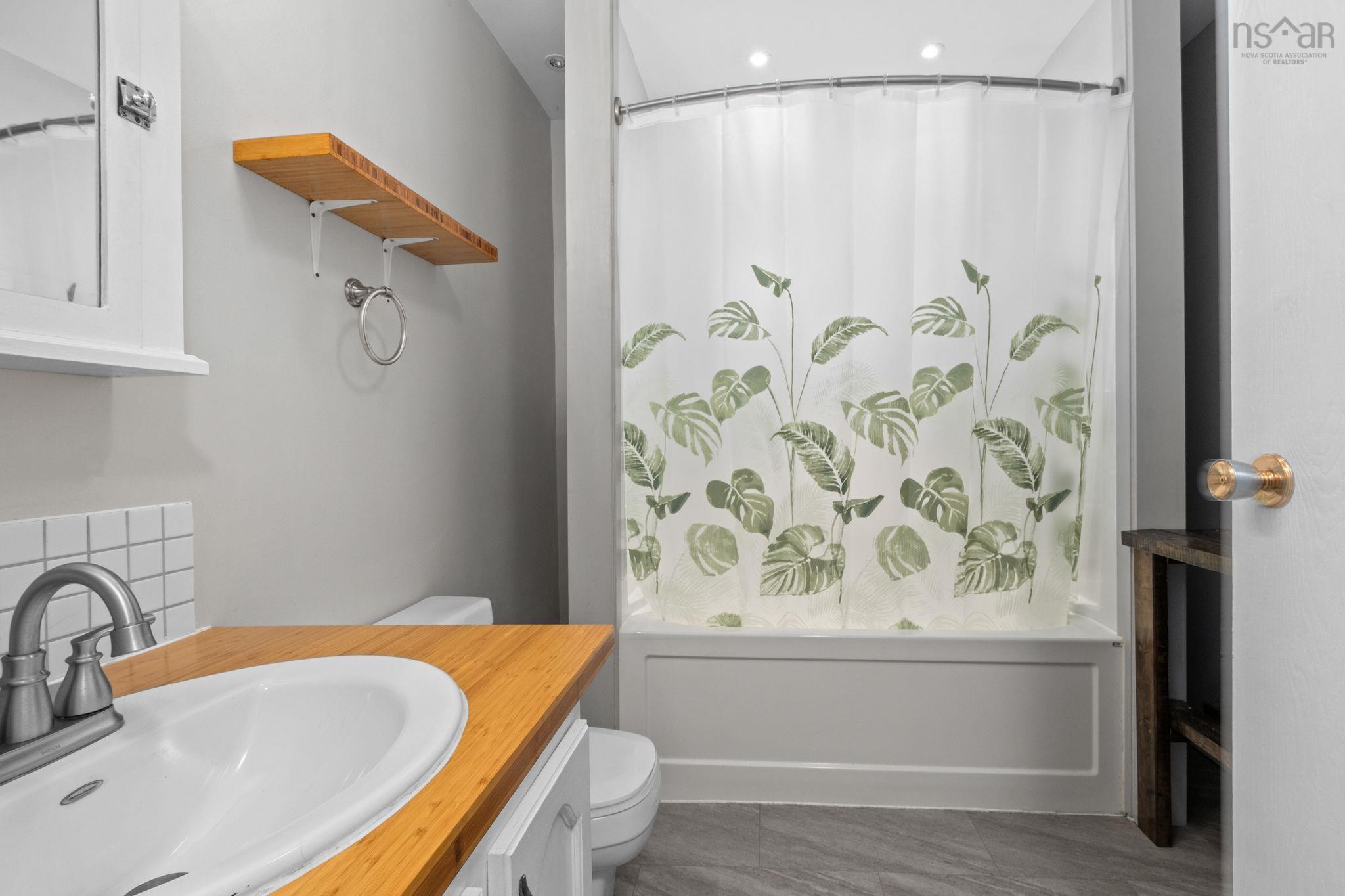 $448,800.00: 7 Baron Court, Cole Harbour