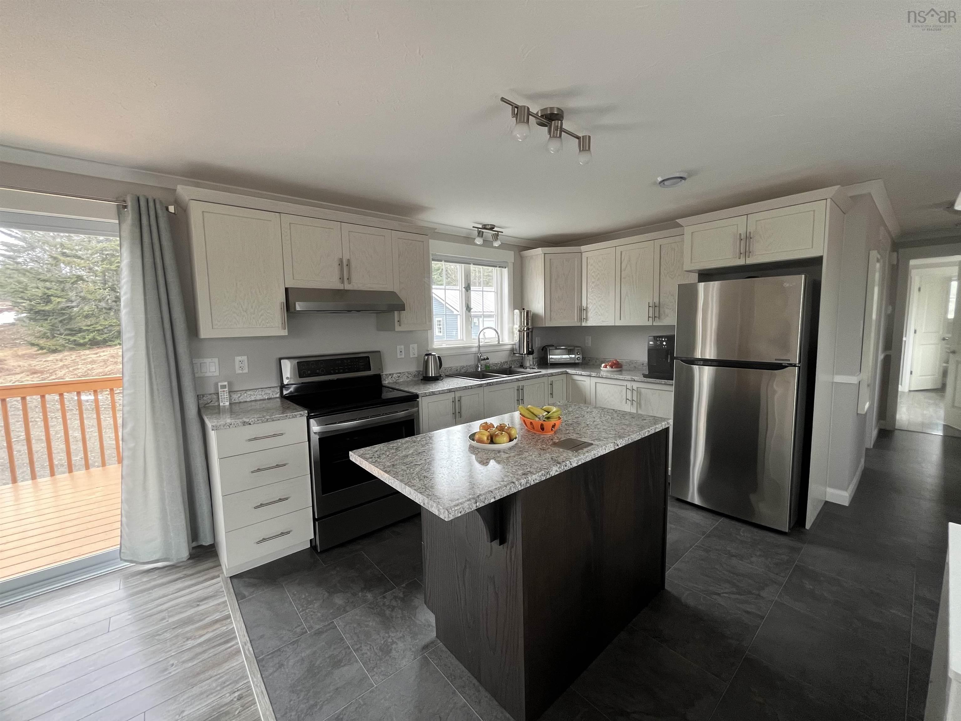 $419,000.00: 290 Eastside Grand River, Grand River