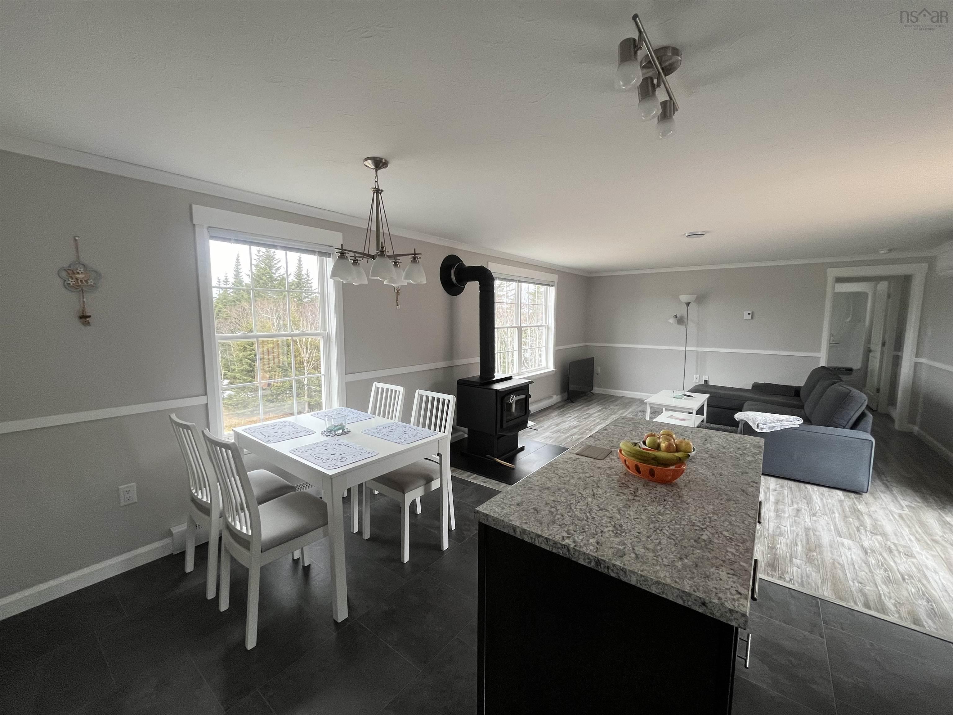 $419,000.00: 290 Eastside Grand River, Grand River