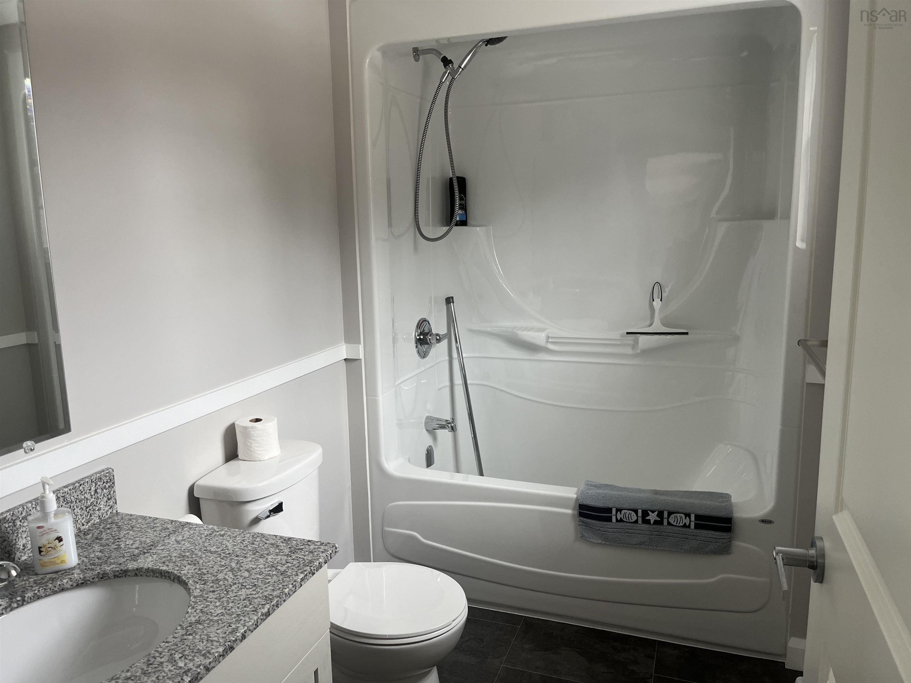 $419,000.00: 290 Eastside Grand River, Grand River