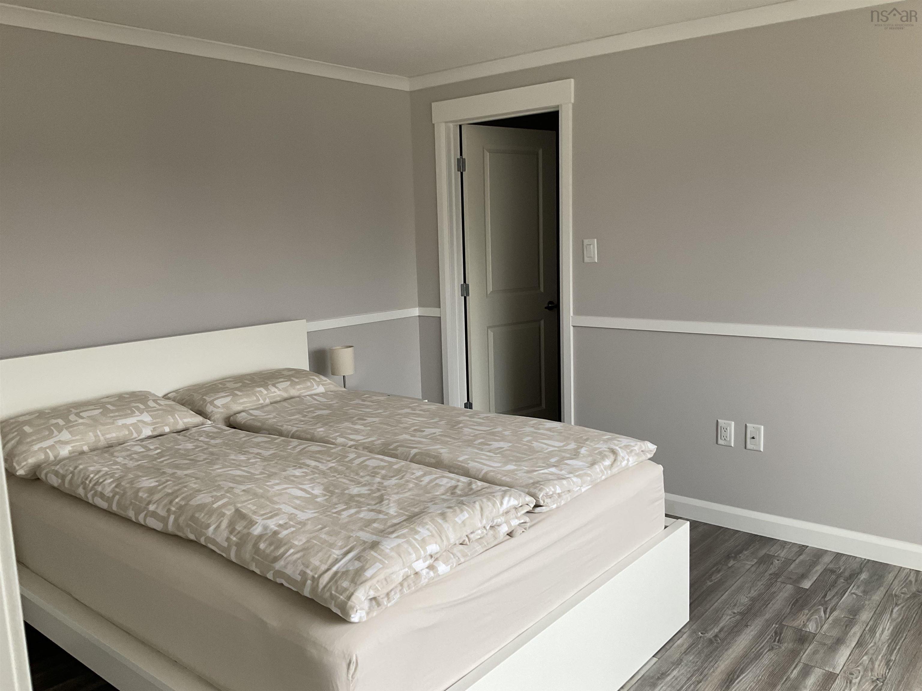 $419,000.00: 290 Eastside Grand River, Grand River