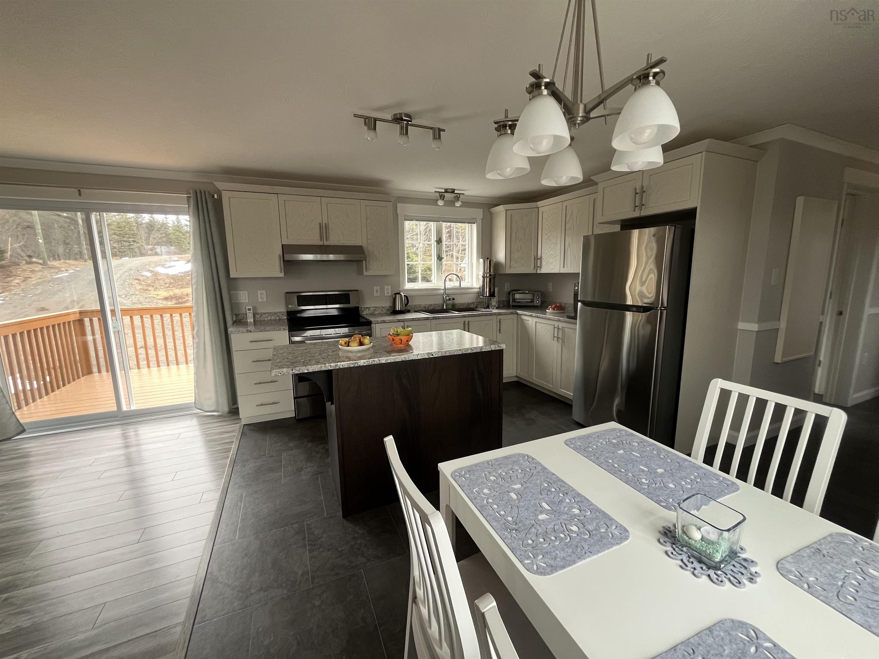 $419,000.00: 290 Eastside Grand River, Grand River