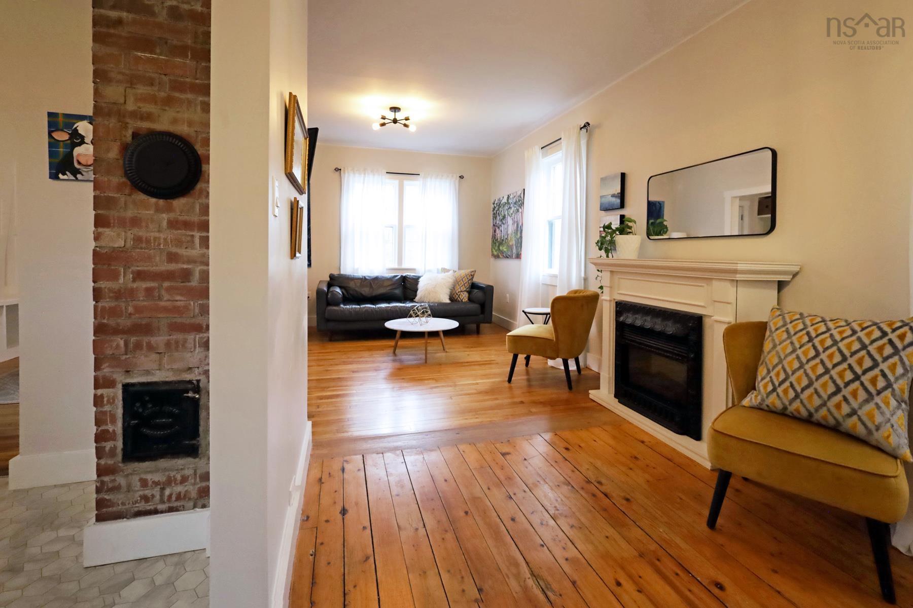 $349,900.00: 299 Main Street, Mahone Bay