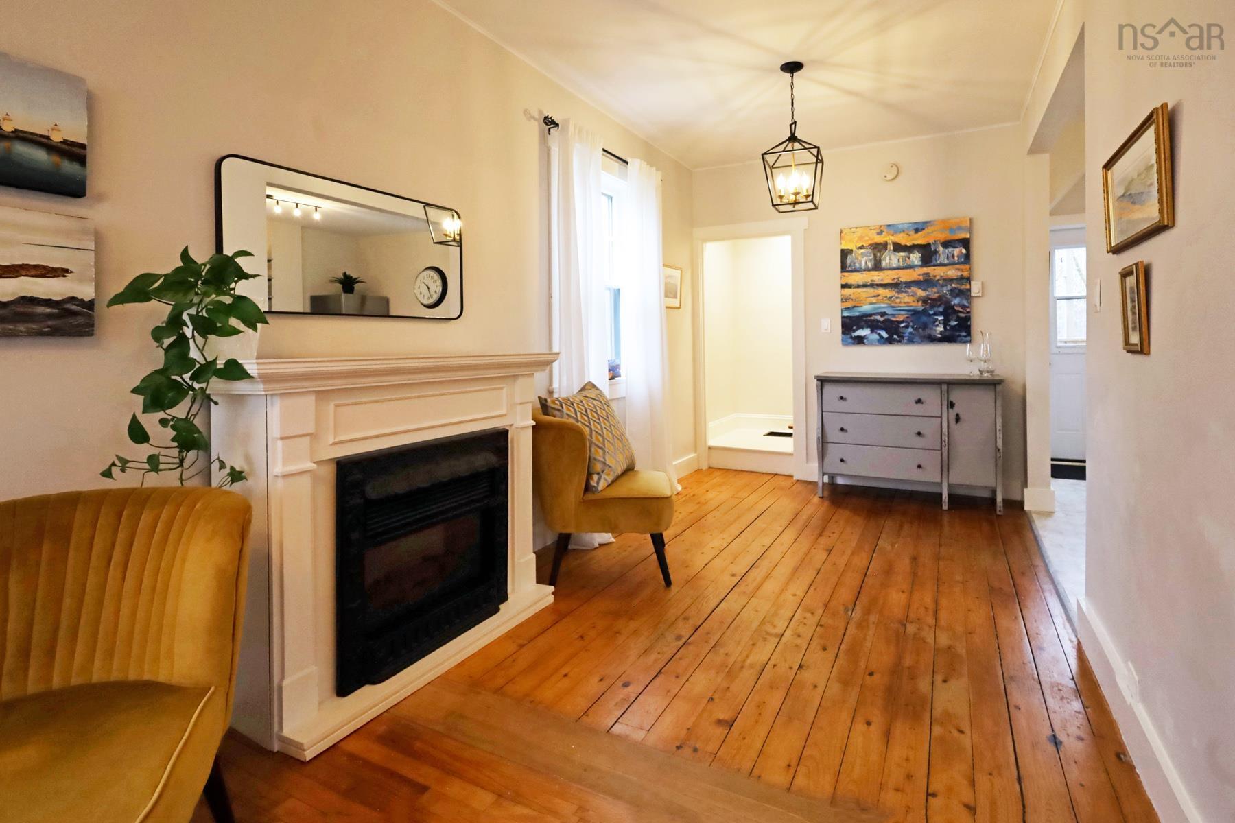 $349,900.00: 299 Main Street, Mahone Bay