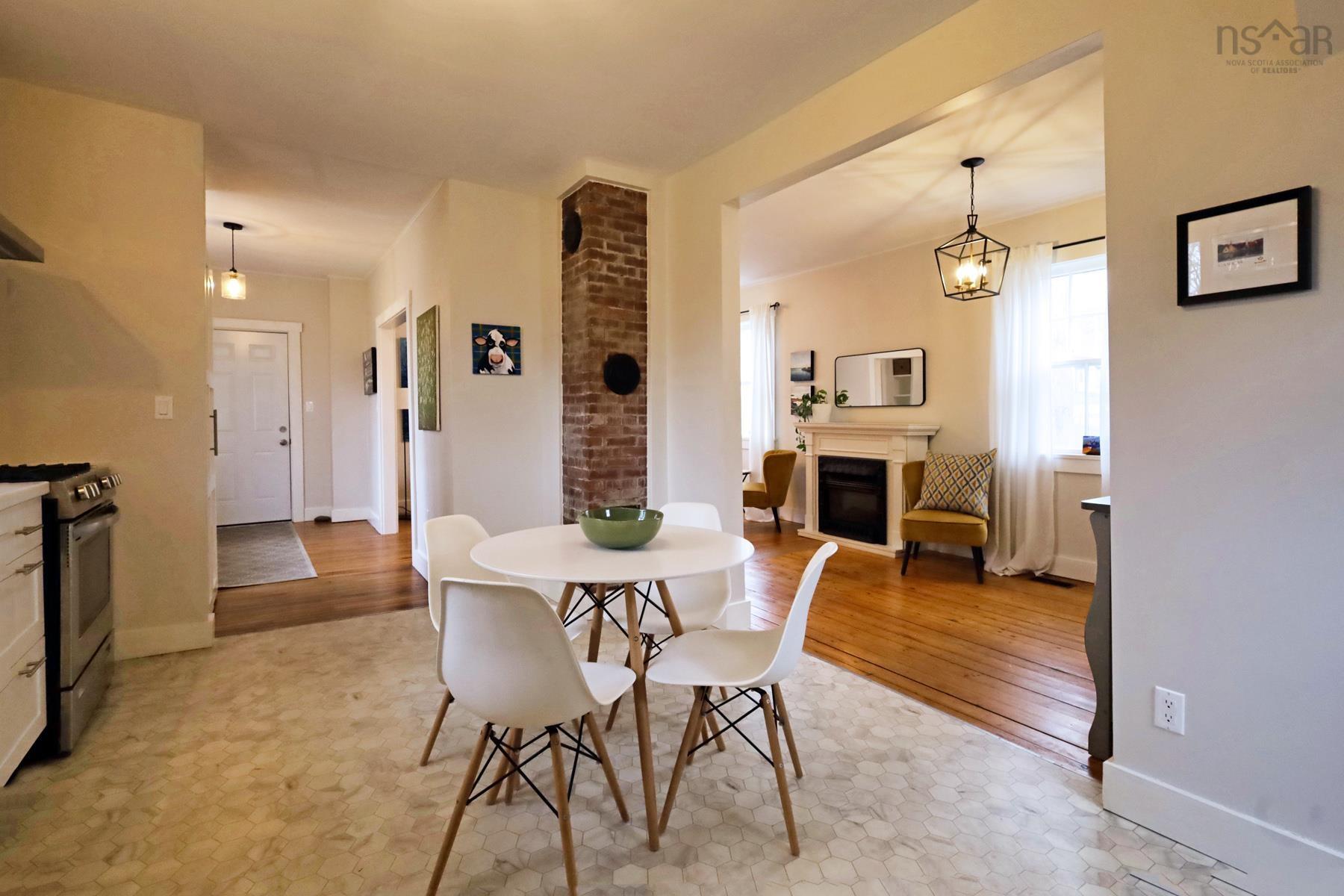 $349,900.00: 299 Main Street, Mahone Bay