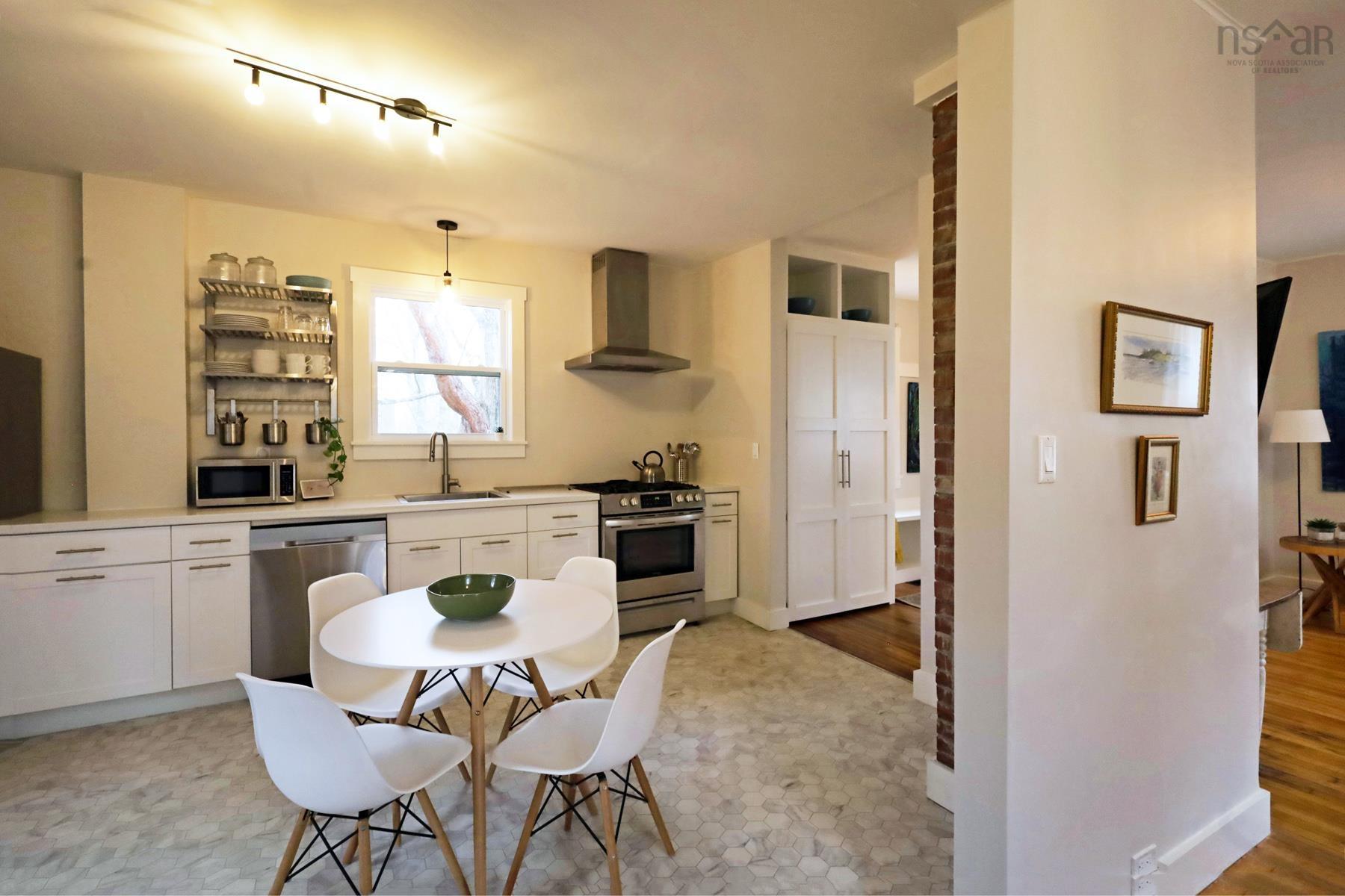 $349,900.00: 299 Main Street, Mahone Bay