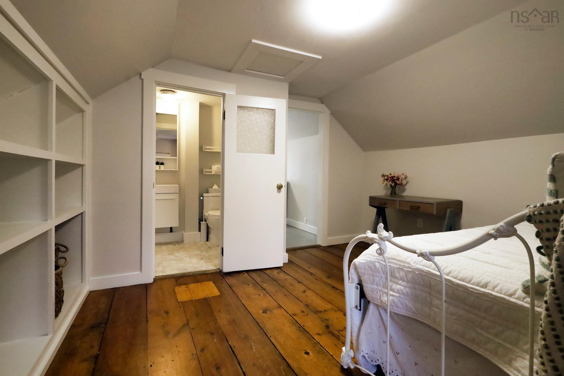 $349,900.00: 299 Main Street, Mahone Bay