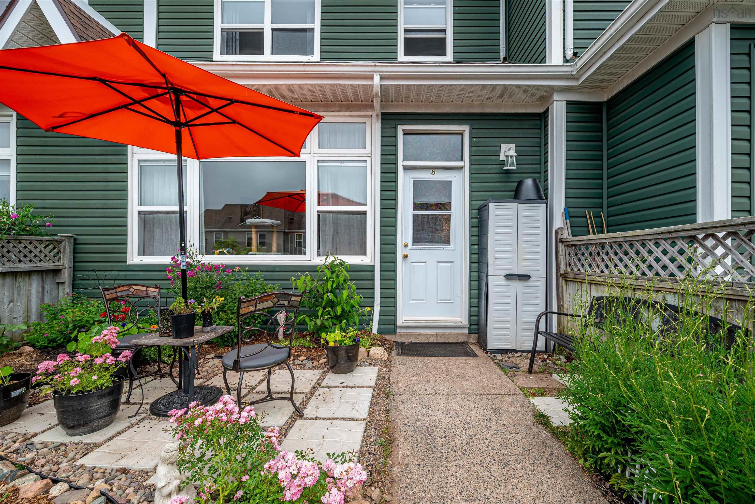 $399,900.00: 8 77 Collins Grove, Dartmouth