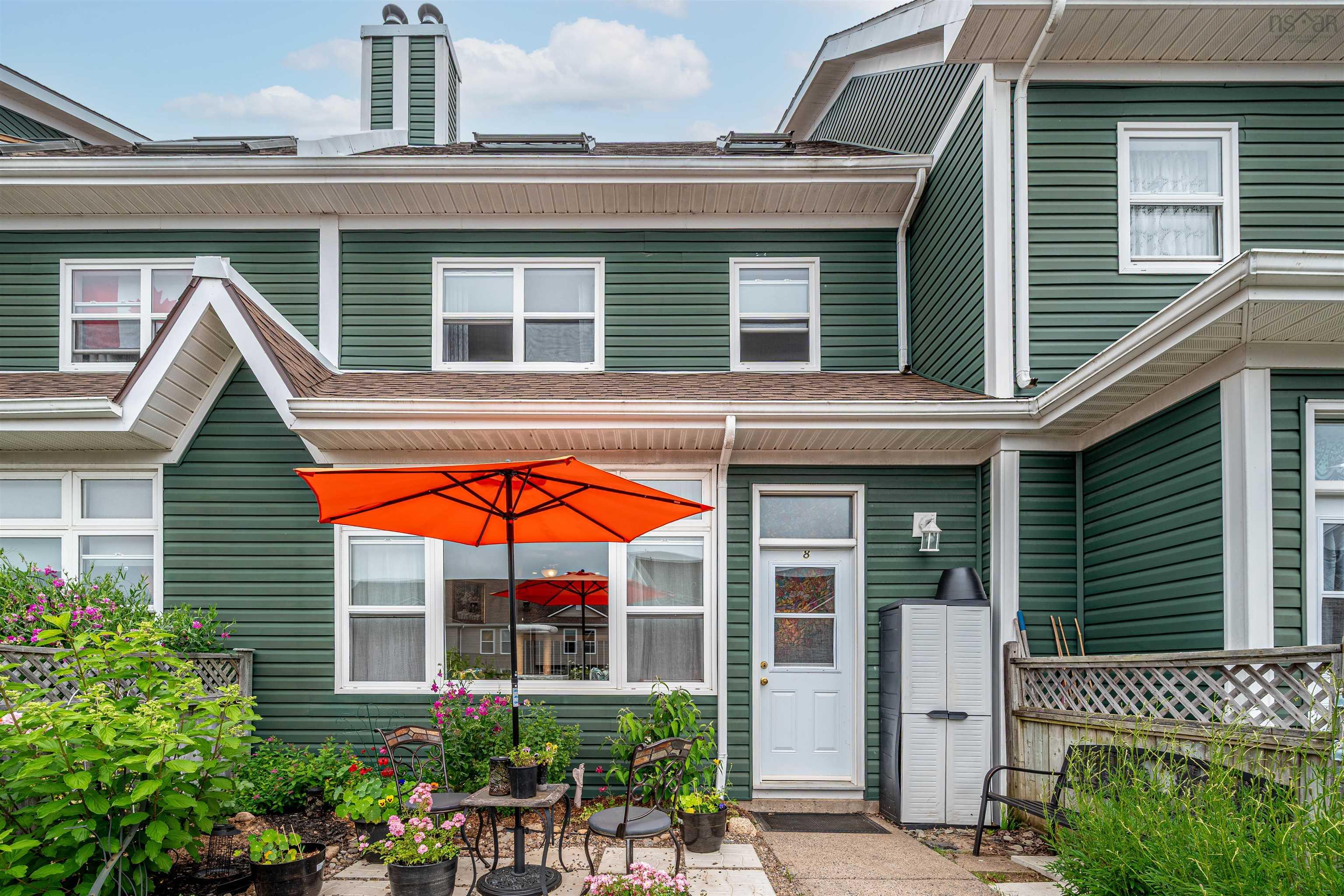 $399,900.00: 8 77 Collins Grove, Dartmouth