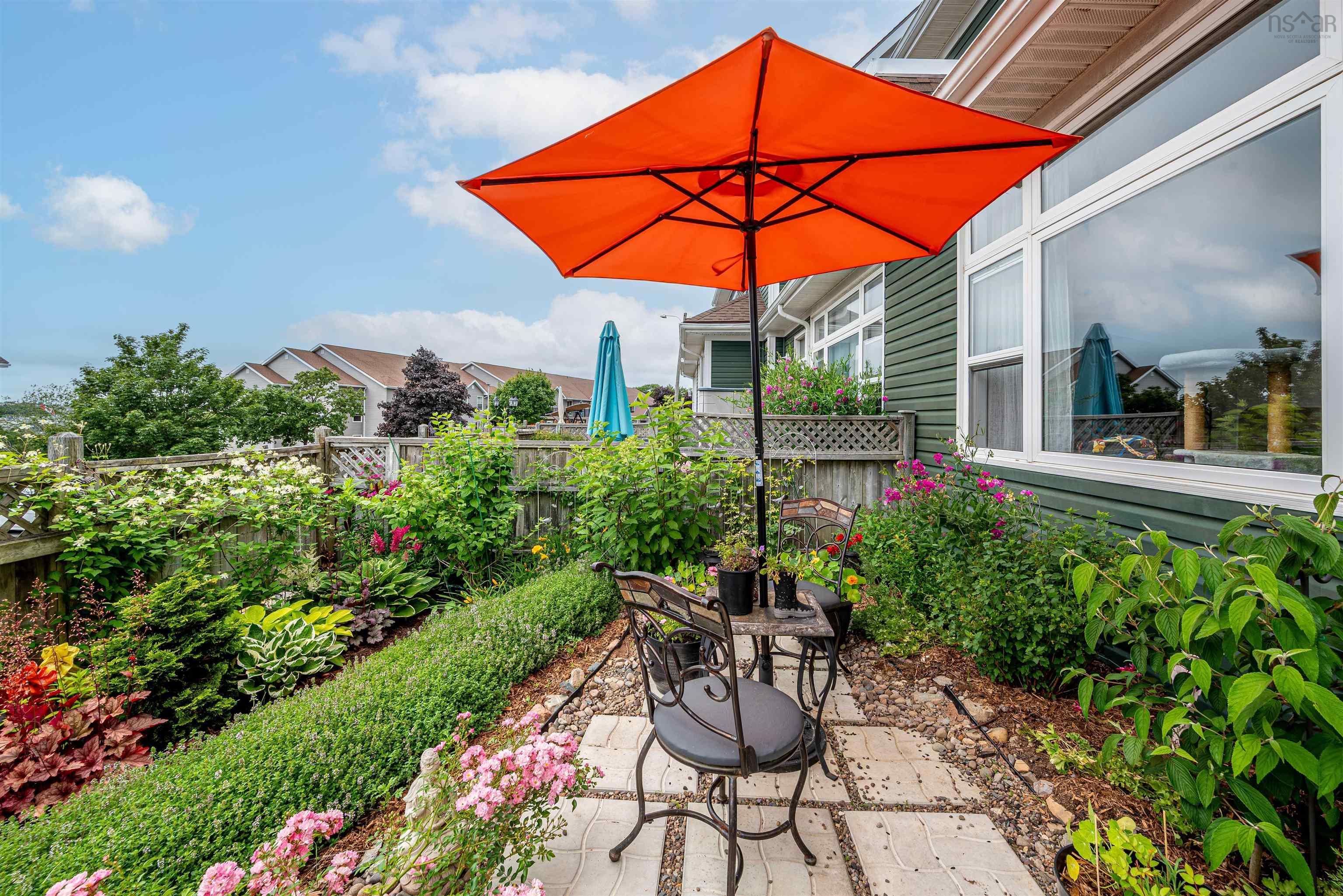 $399,900.00: 8 77 Collins Grove, Dartmouth