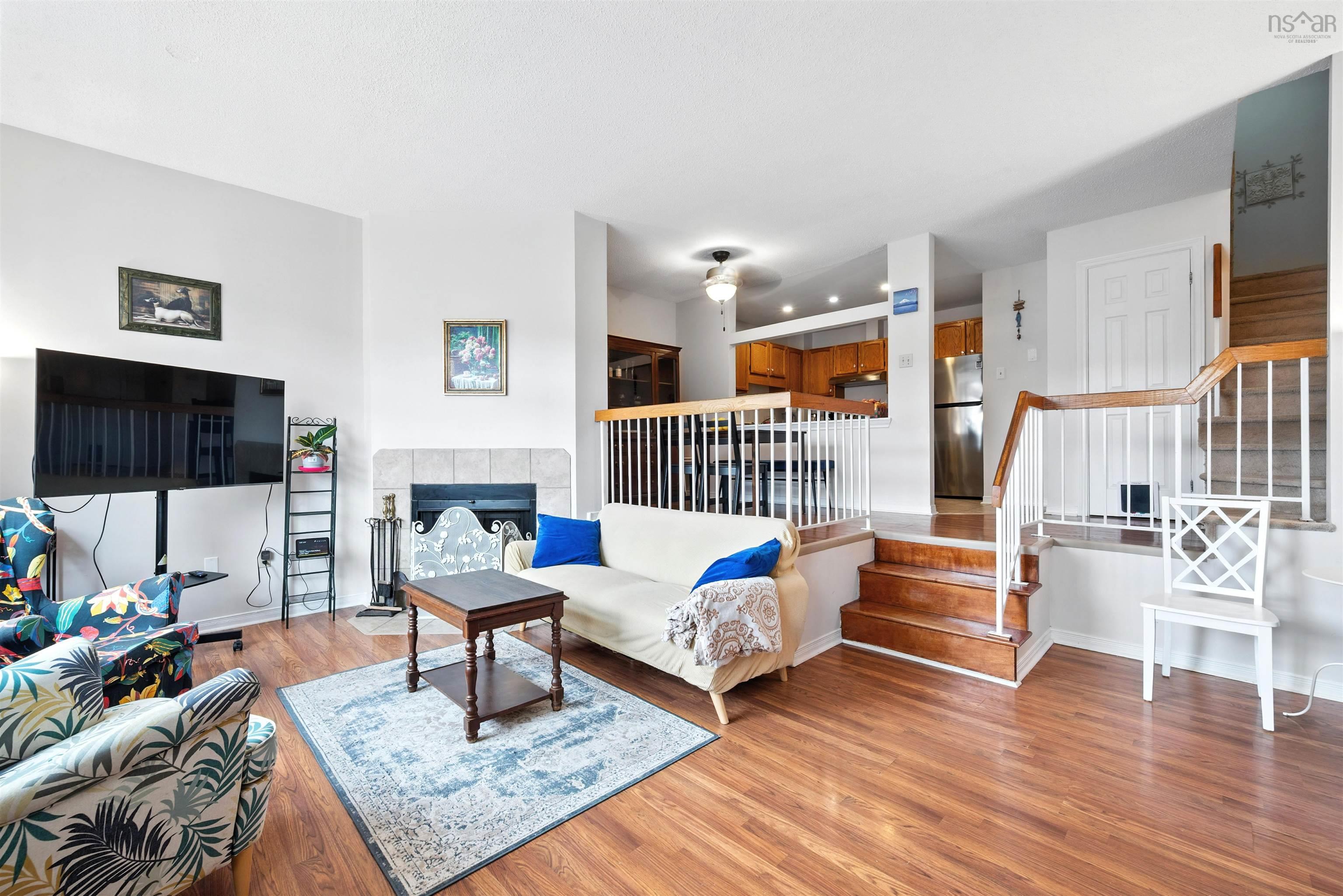 $399,900.00: 8 77 Collins Grove, Dartmouth