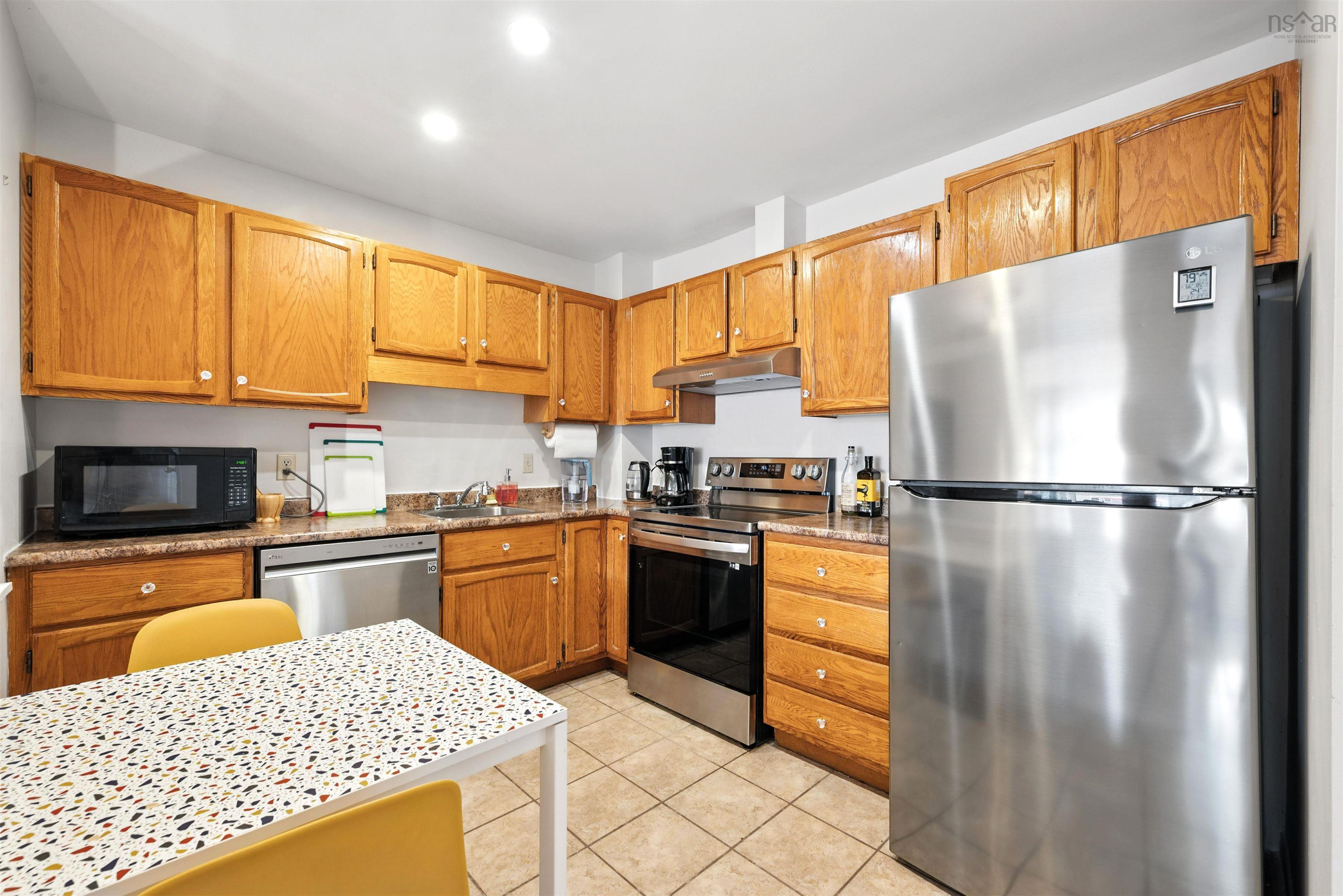 $399,900.00: 8 77 Collins Grove, Dartmouth