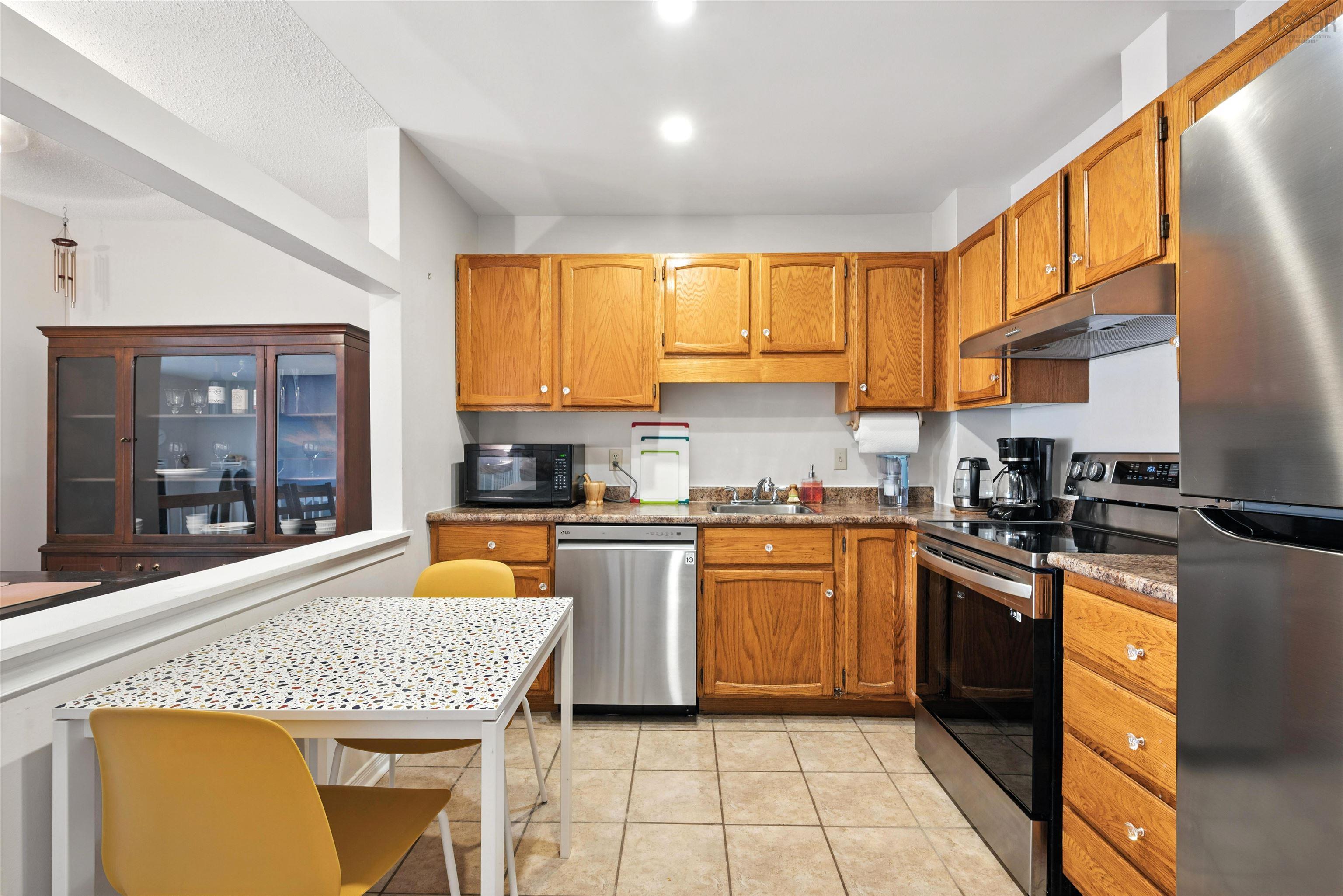 $399,900.00: 8 77 Collins Grove, Dartmouth