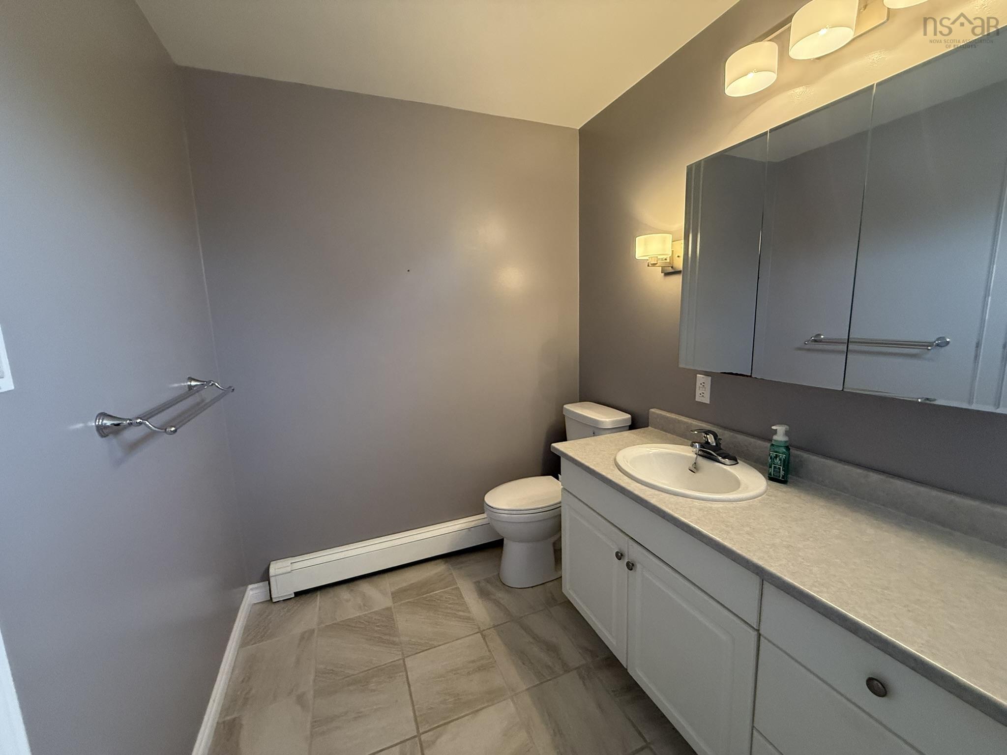 $575,000.00: 23 SILVERWOOD Drive, Valley