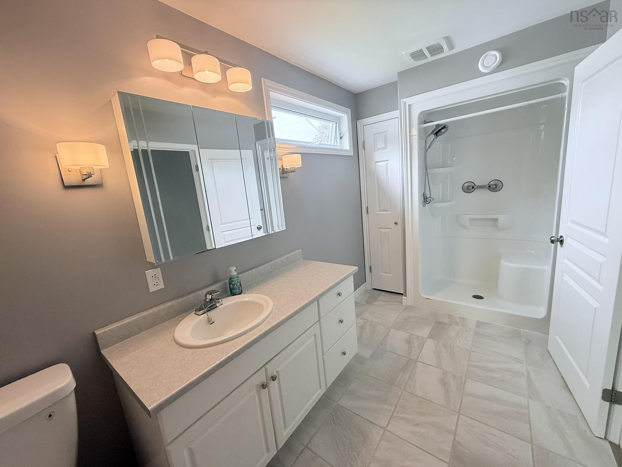 $575,000.00: 23 SILVERWOOD Drive, Valley