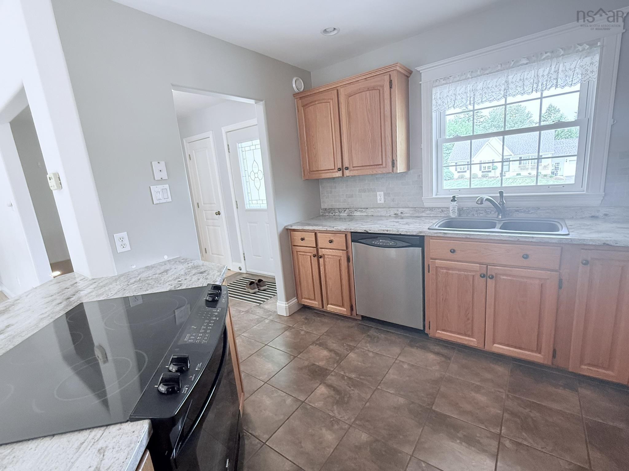 $575,000.00: 23 SILVERWOOD Drive, Valley