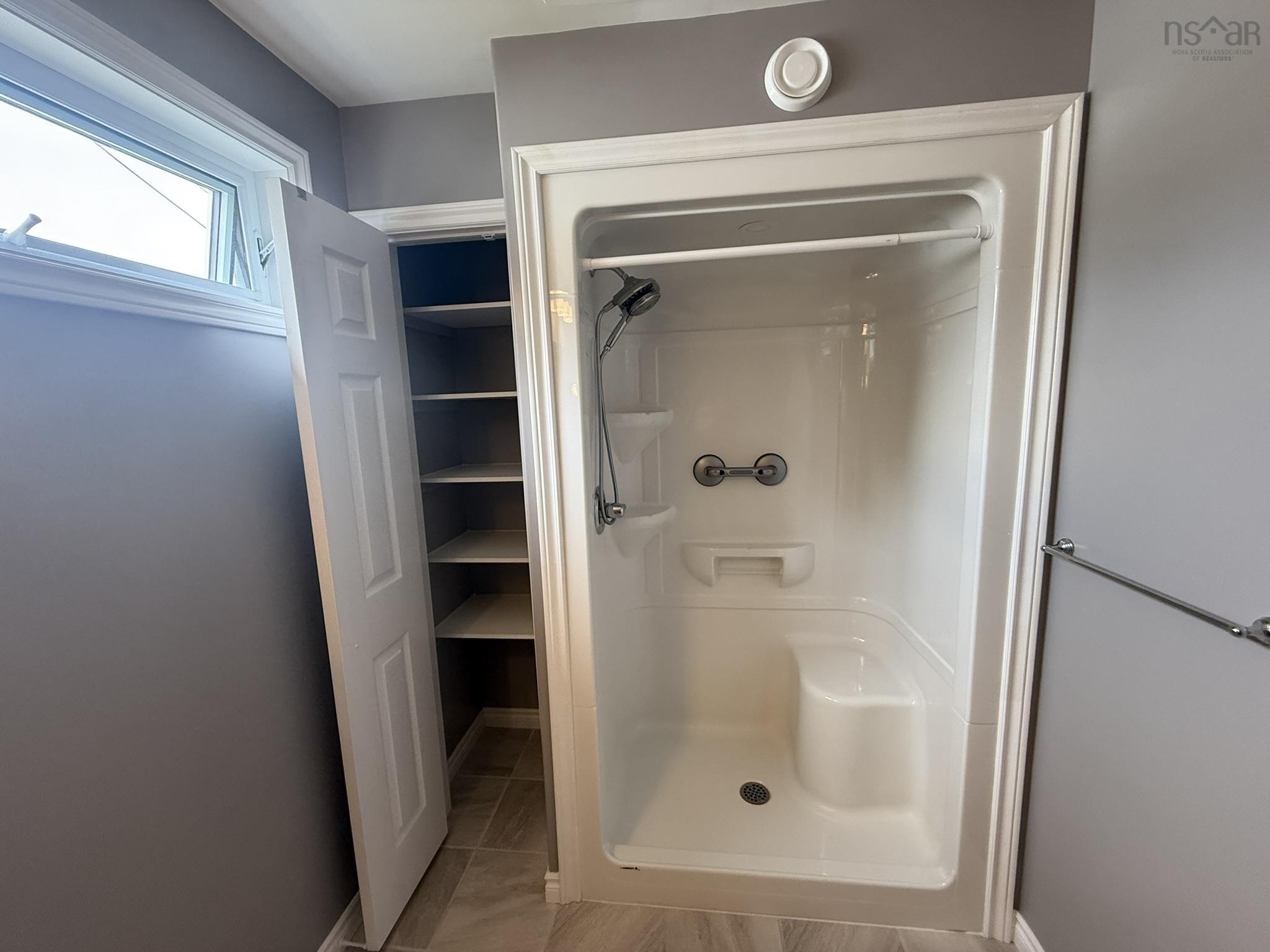 $575,000.00: 23 SILVERWOOD Drive, Valley