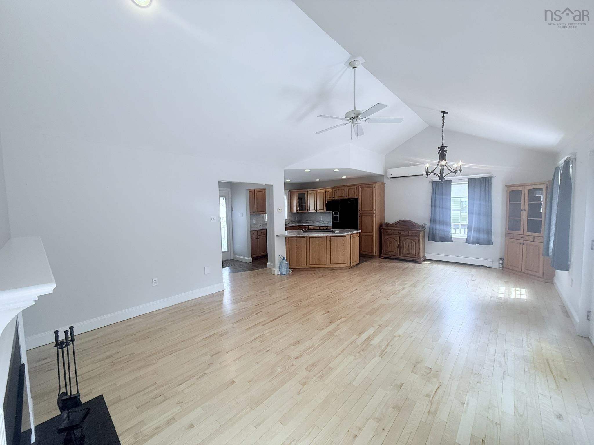 $575,000.00: 23 SILVERWOOD Drive, Valley