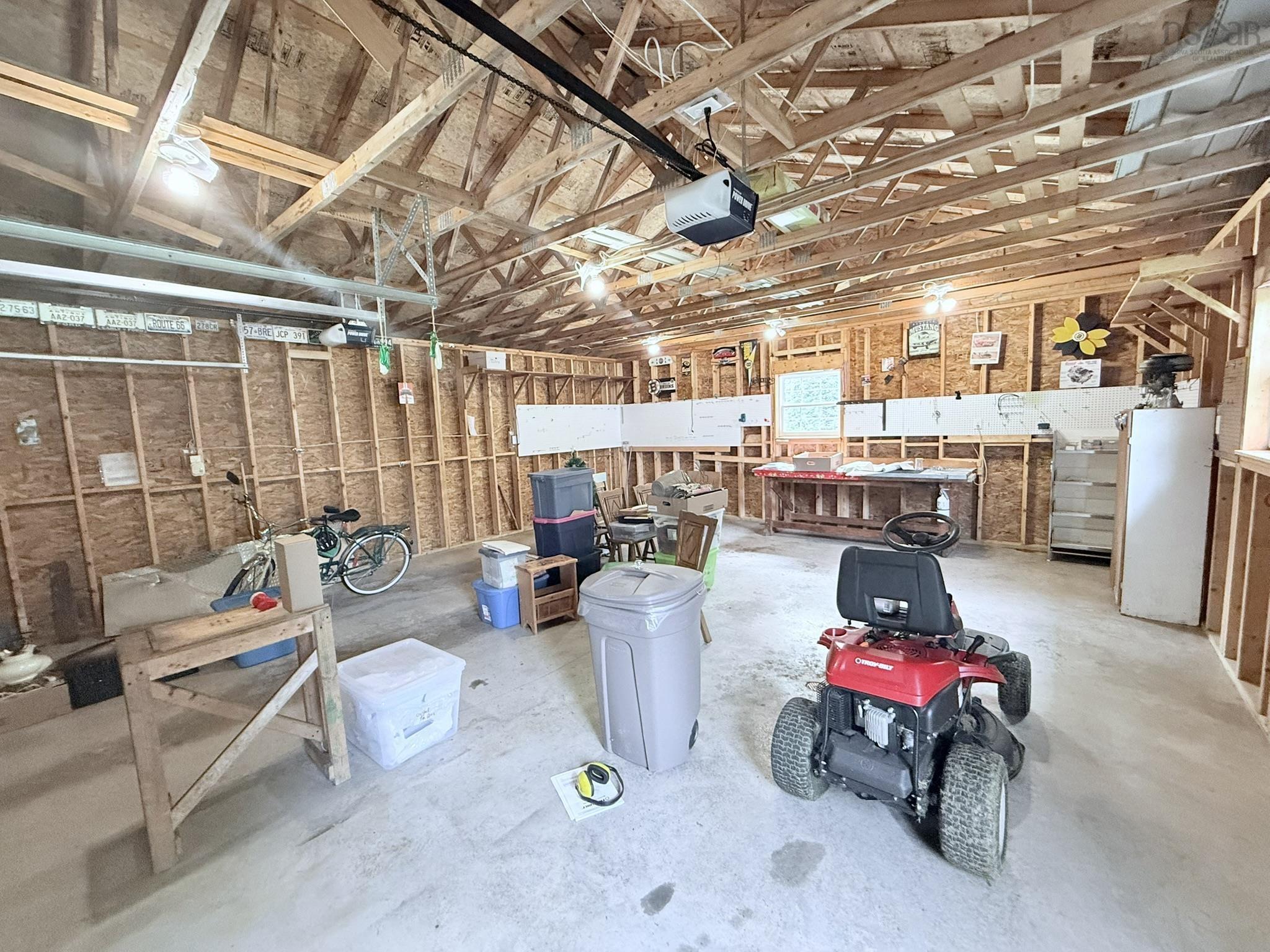 $575,000.00: 23 SILVERWOOD Drive, Valley