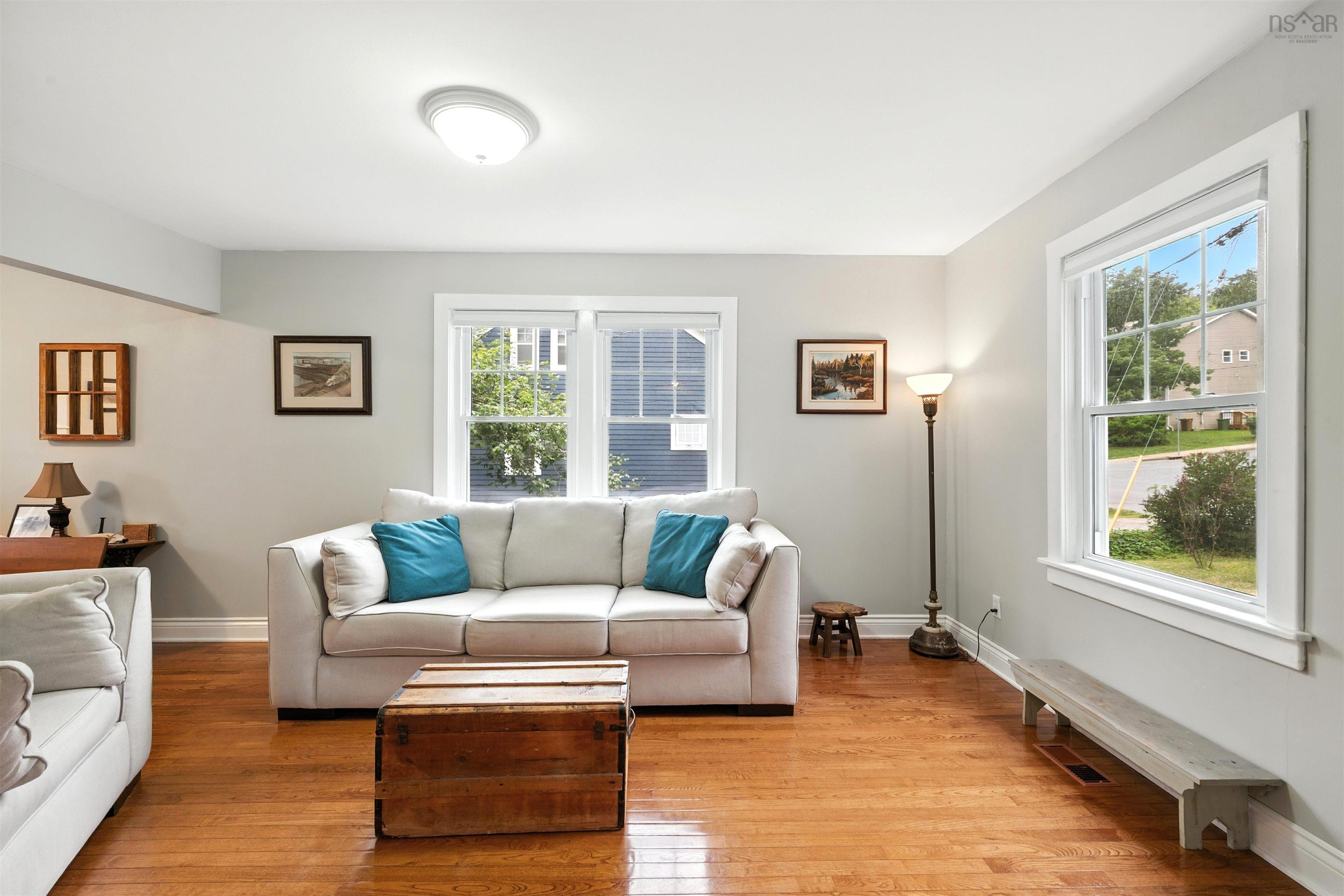 $499,000.00: 32 Forest Hill Drive, Halifax