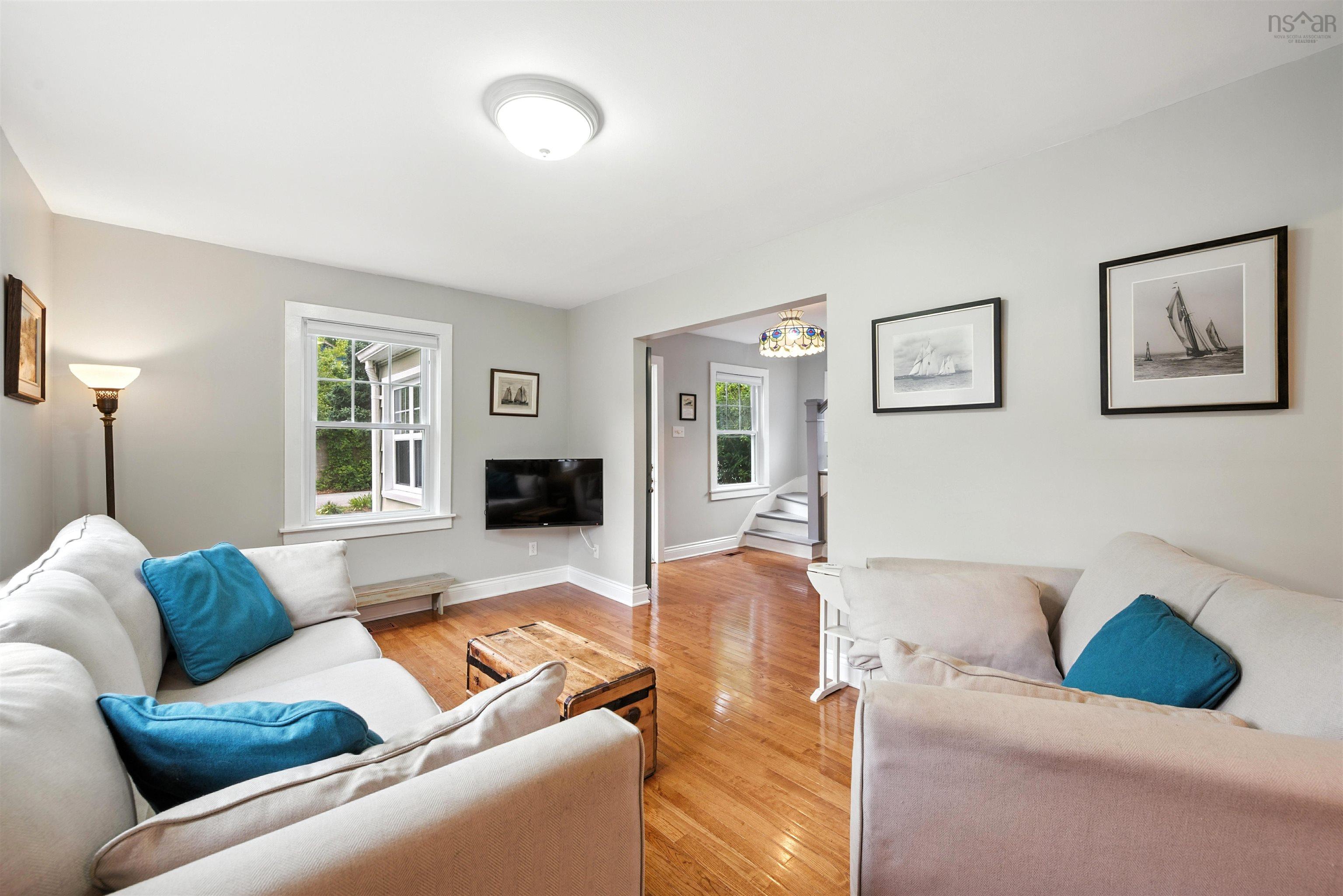 $499,000.00: 32 Forest Hill Drive, Halifax