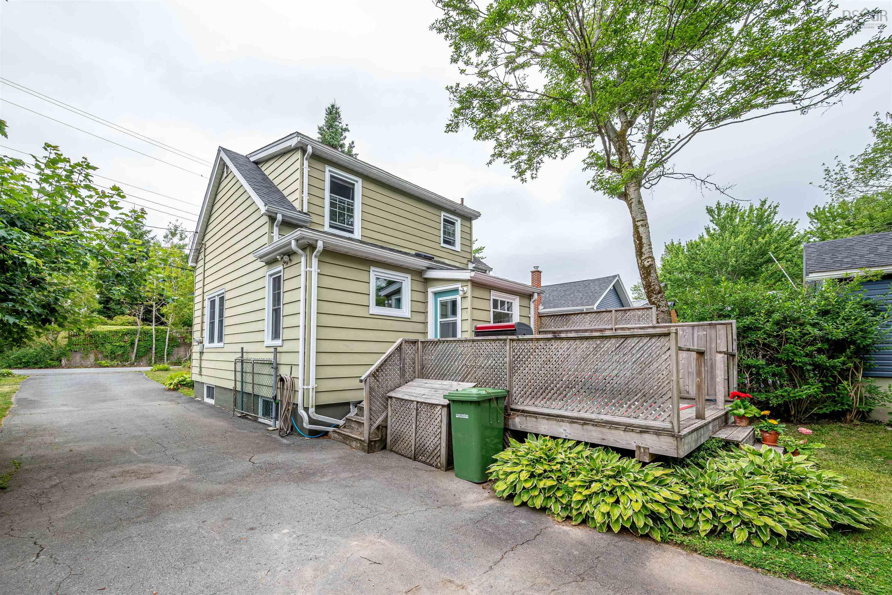 $499,000.00: 32 Forest Hill Drive, Halifax