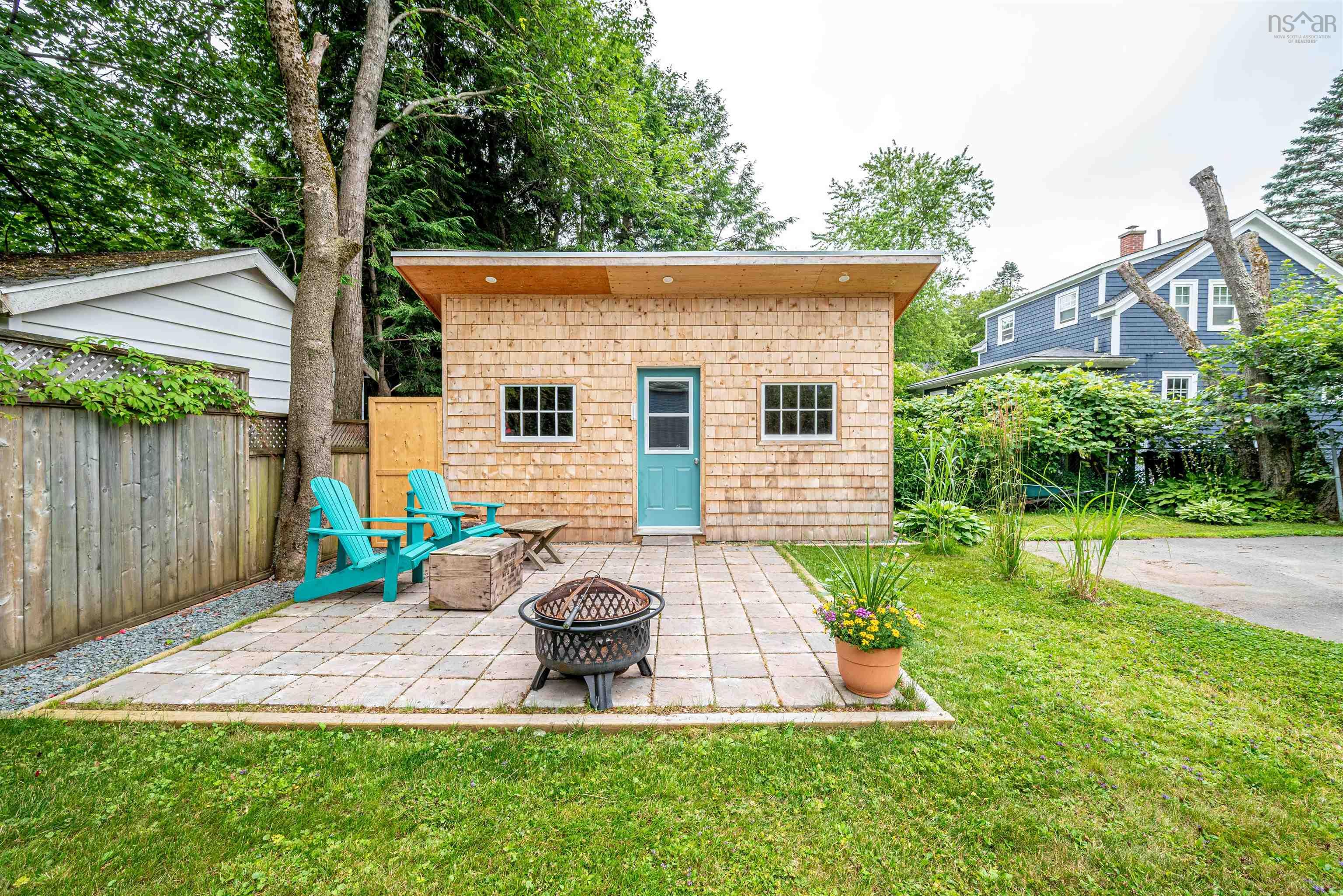 $499,000.00: 32 Forest Hill Drive, Halifax