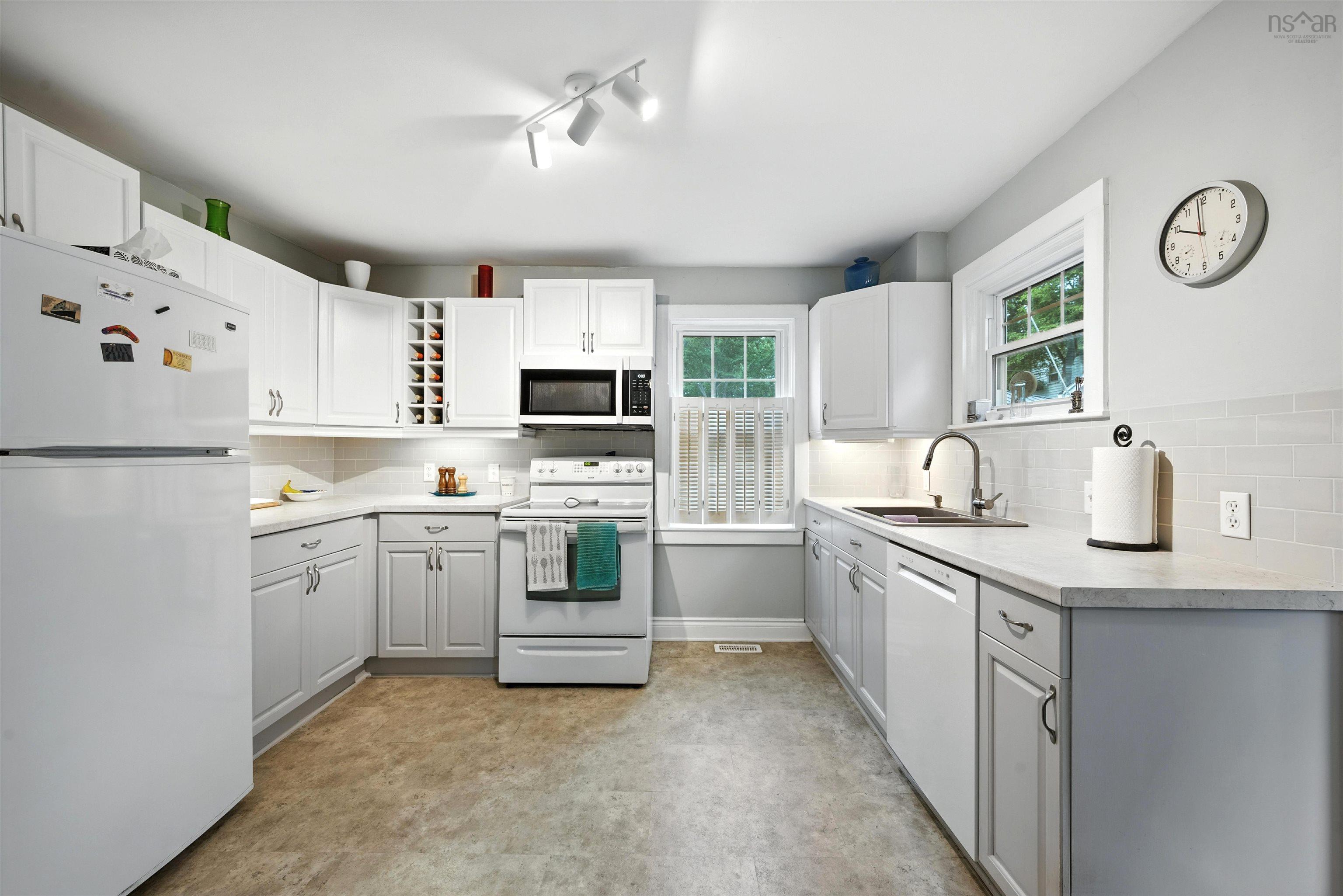 $499,000.00: 32 Forest Hill Drive, Halifax