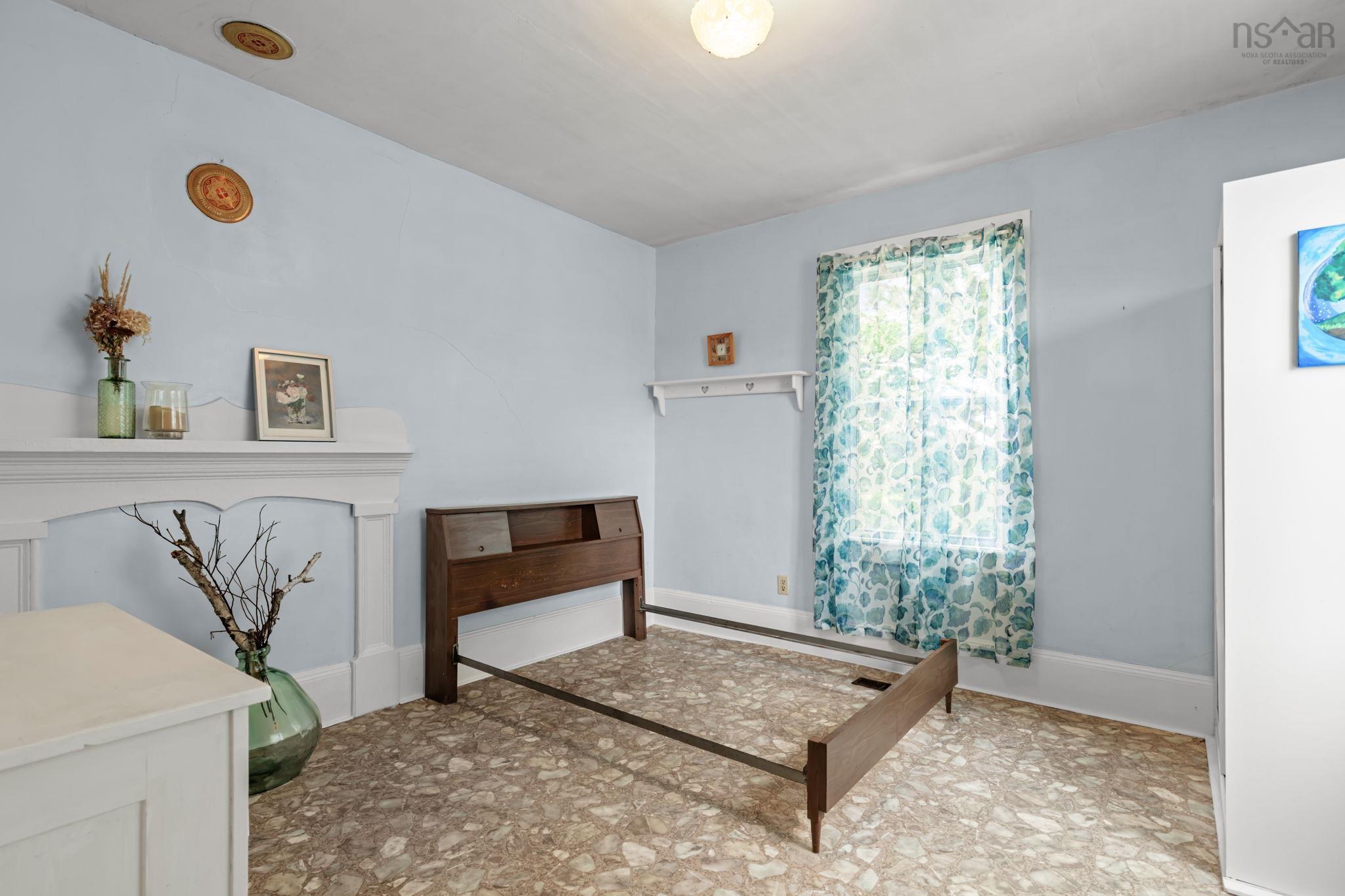 $329,000.00: 4031 215 Highway, Lower Burlington