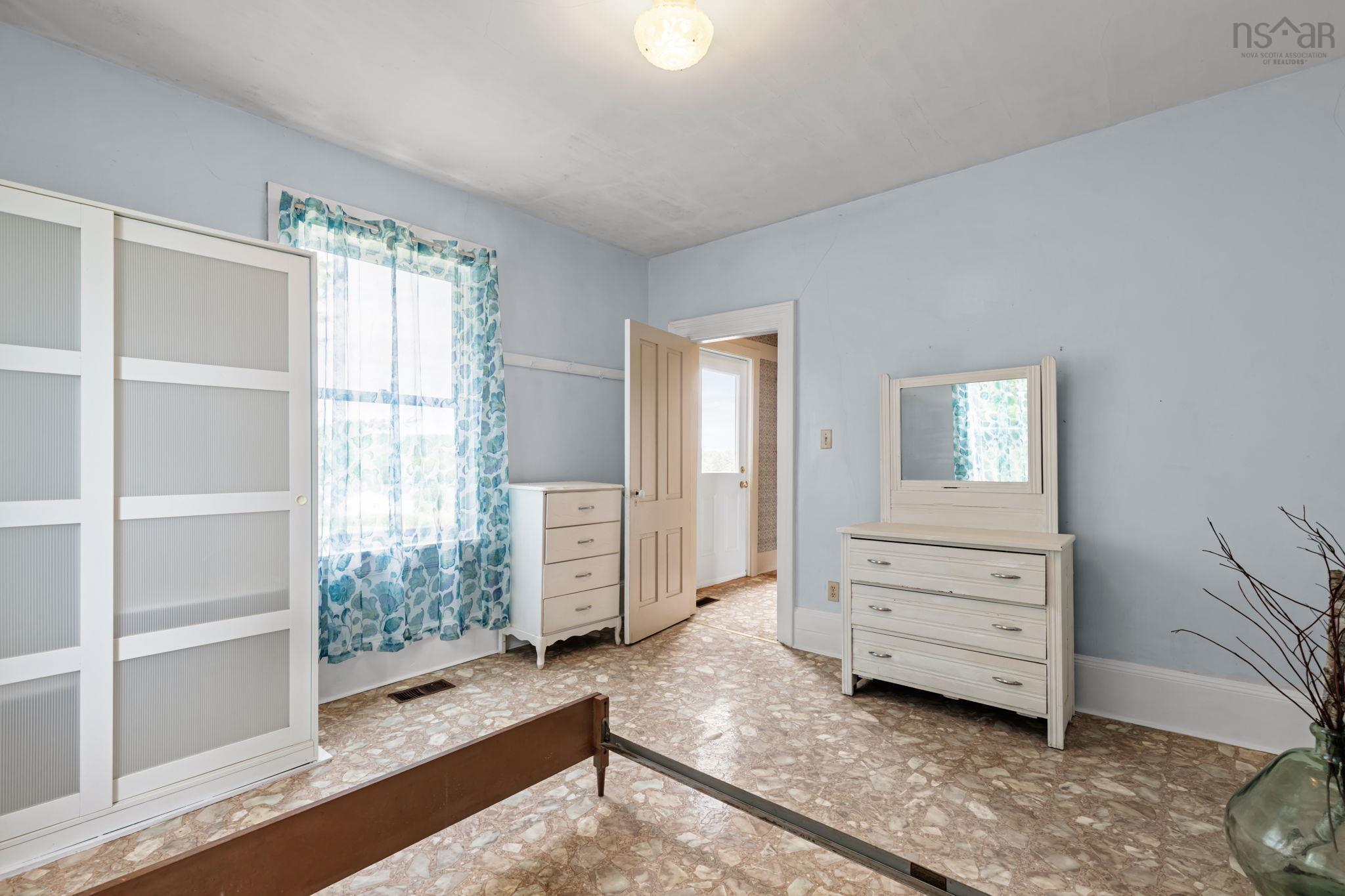$329,000.00: 4031 215 Highway, Lower Burlington