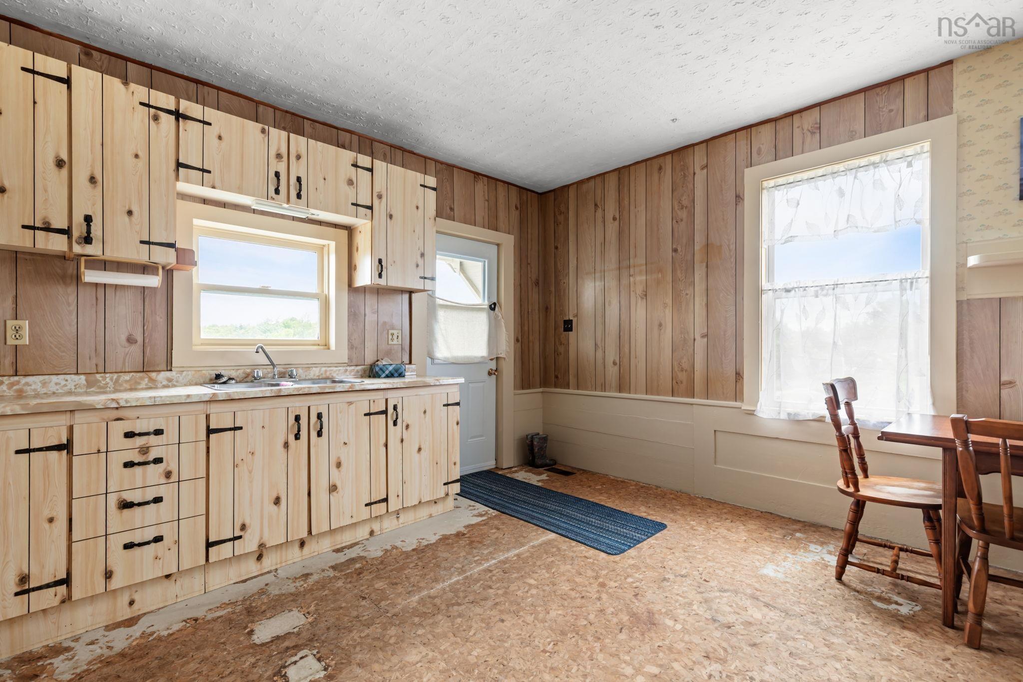 $329,000.00: 4031 215 Highway, Lower Burlington
