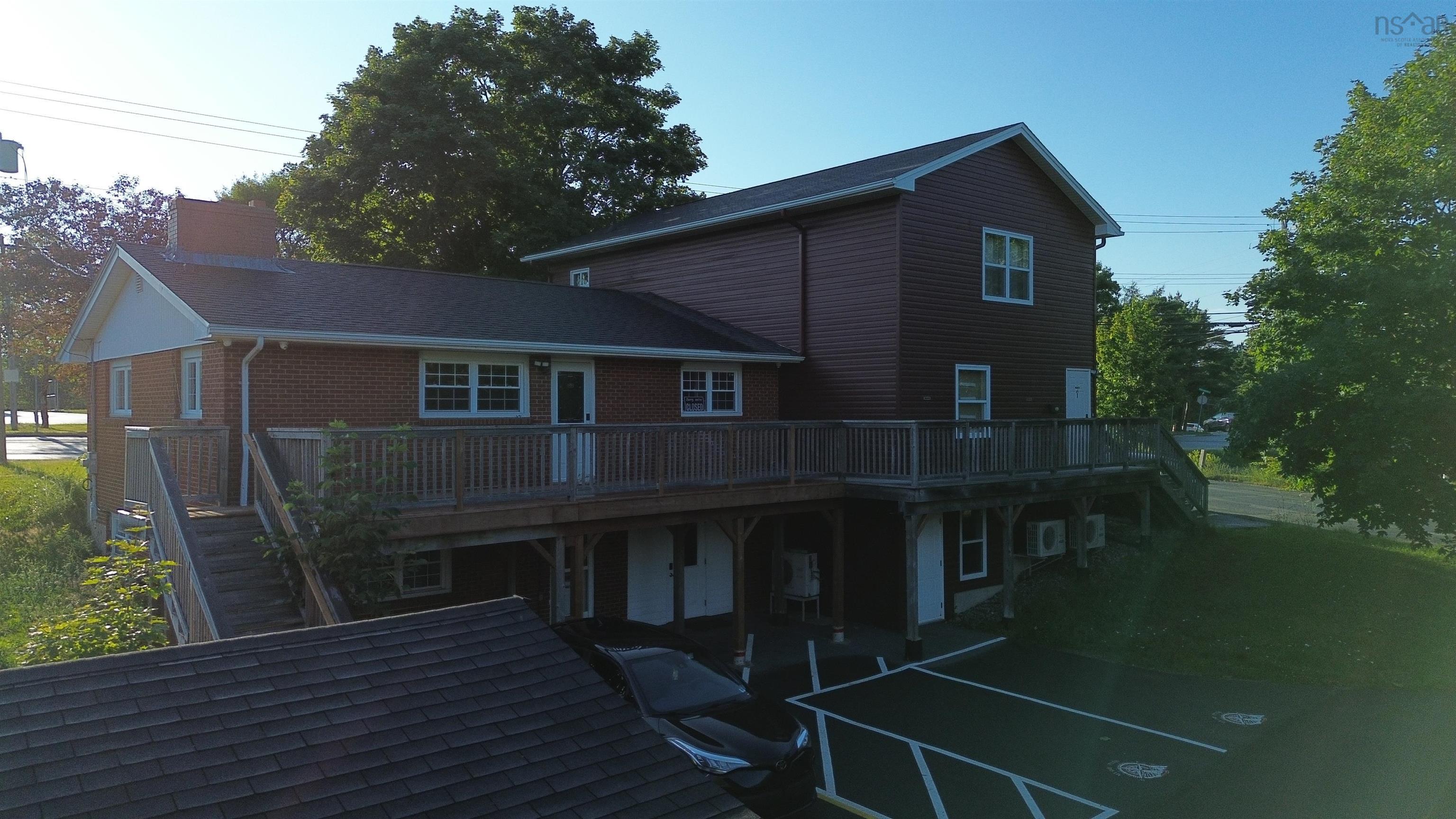 $1,295,000.00: 1423 Fall River Road, Fall River