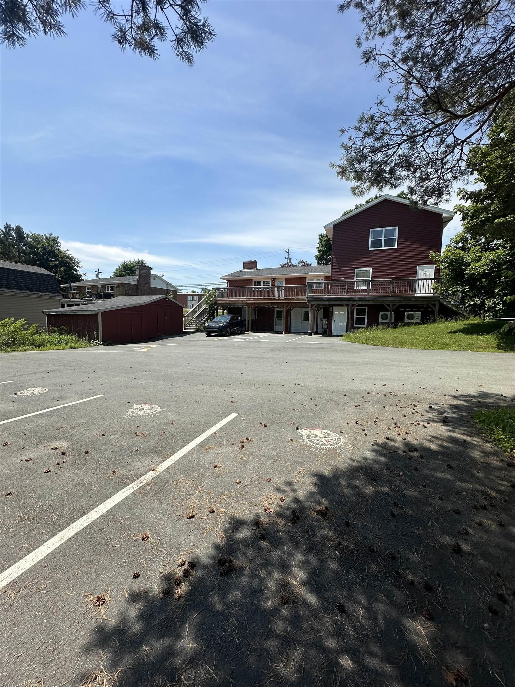 $1,295,000.00: 1423 Fall River Road, Fall River