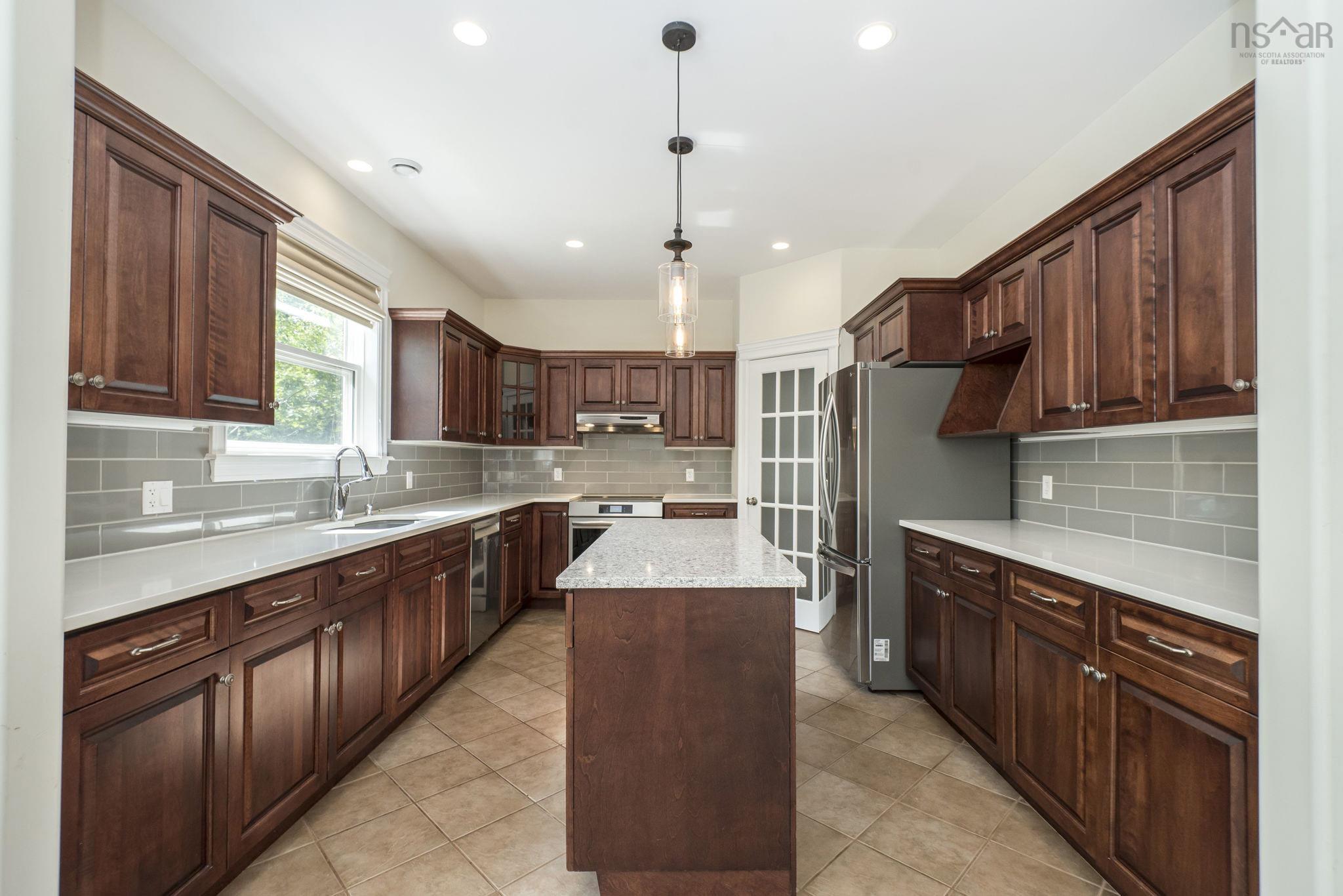 $724,900.00: 539 Birch Bear Run, Lewis Lake