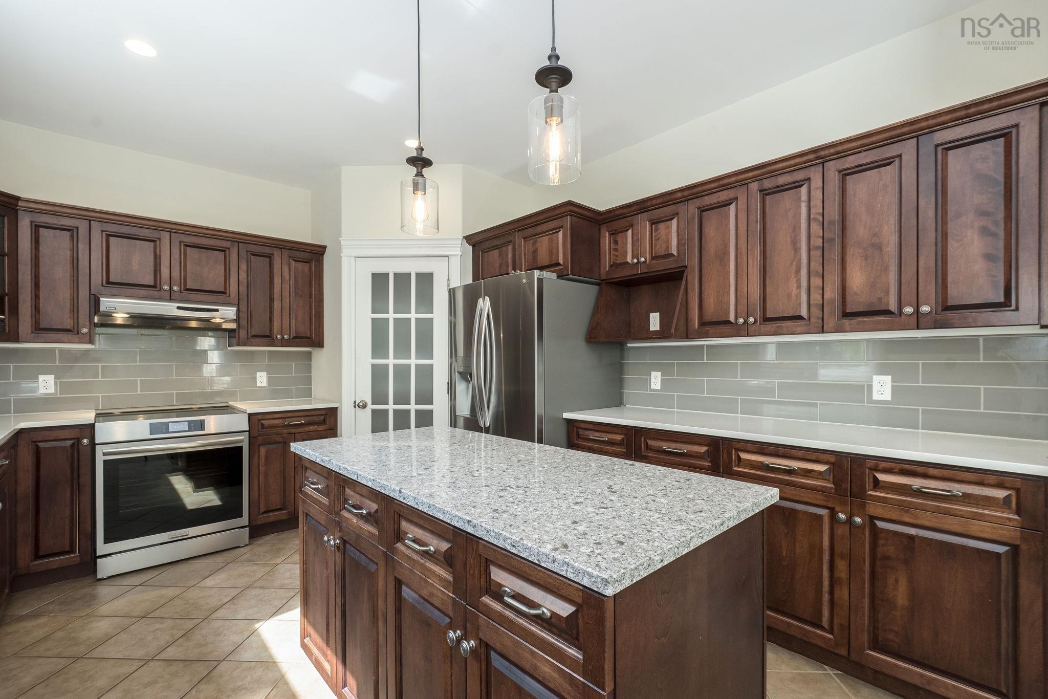 $724,900.00: 539 Birch Bear Run, Lewis Lake