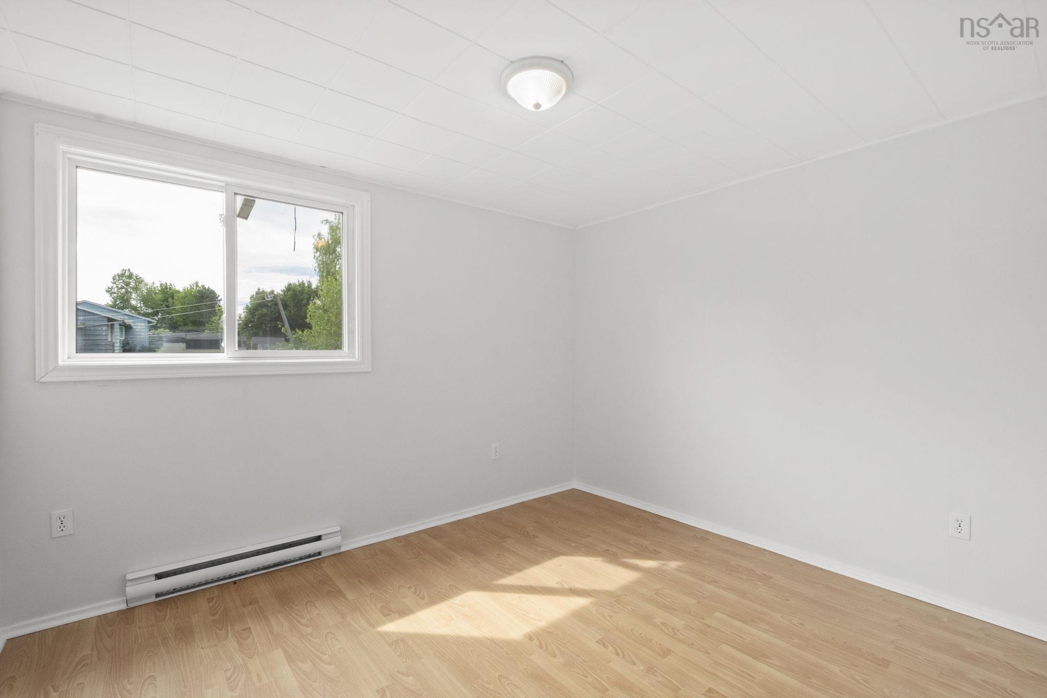 $699,900.00: 1592 Crossley Court, Windsor