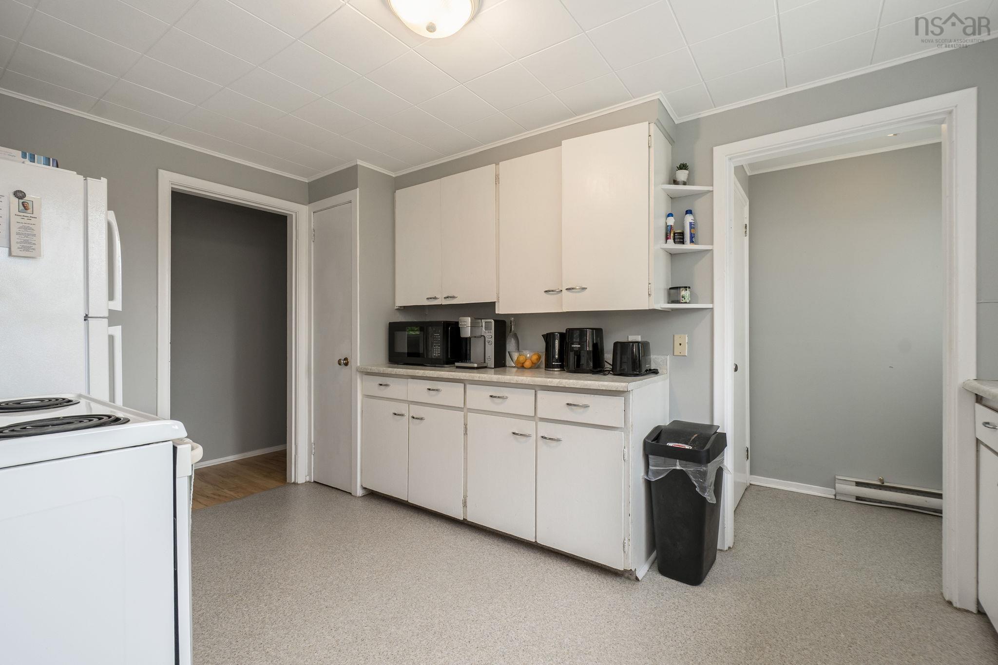 $699,900.00: 1592 Crossley Court, Windsor