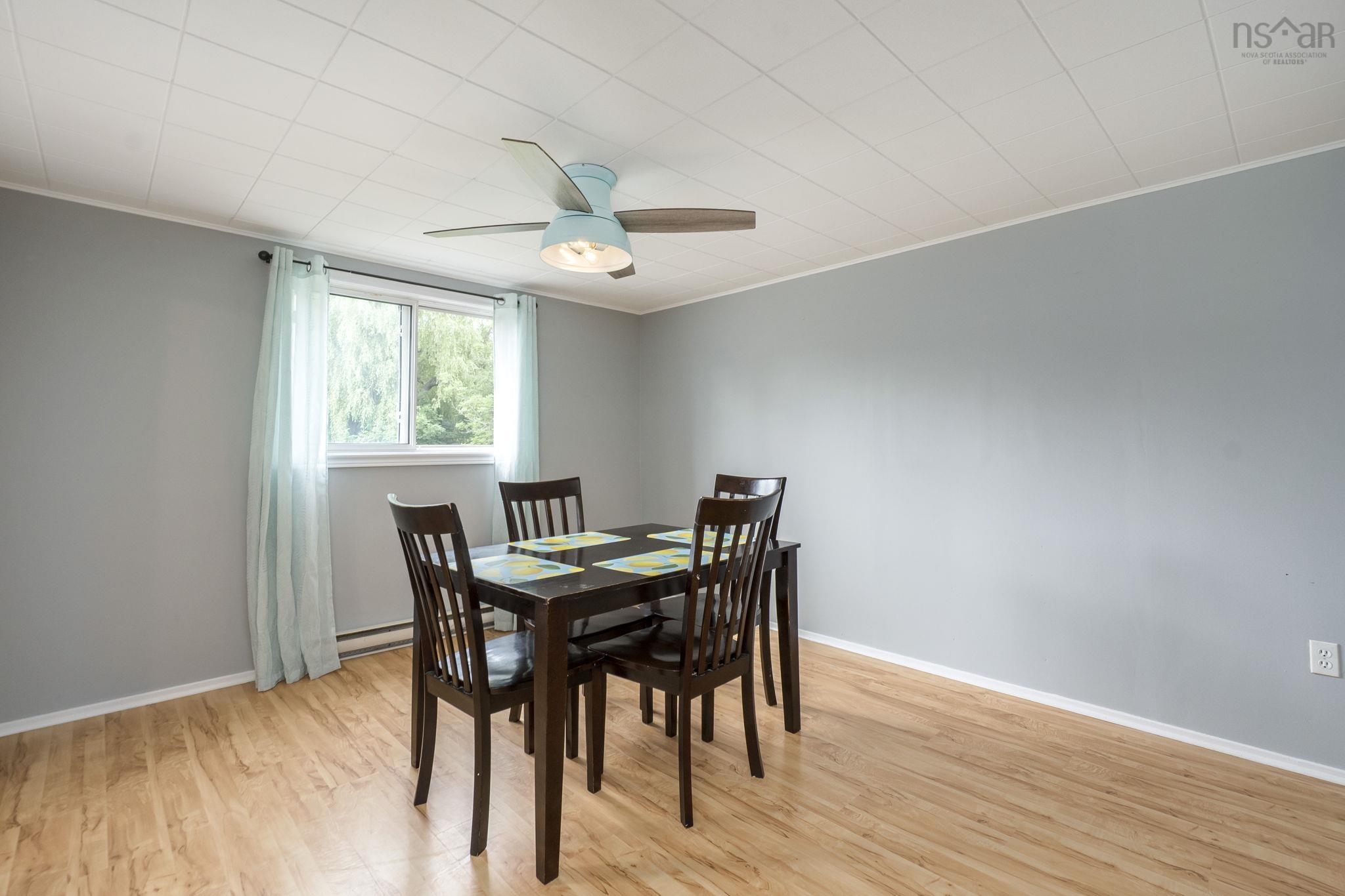 $699,900.00: 1592 Crossley Court, Windsor