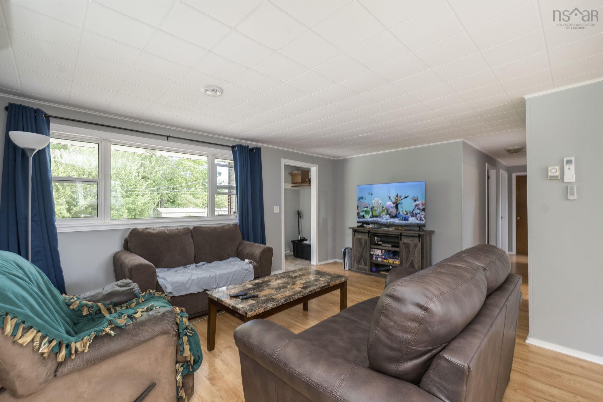 $699,900.00: 1592 Crossley Court, Windsor