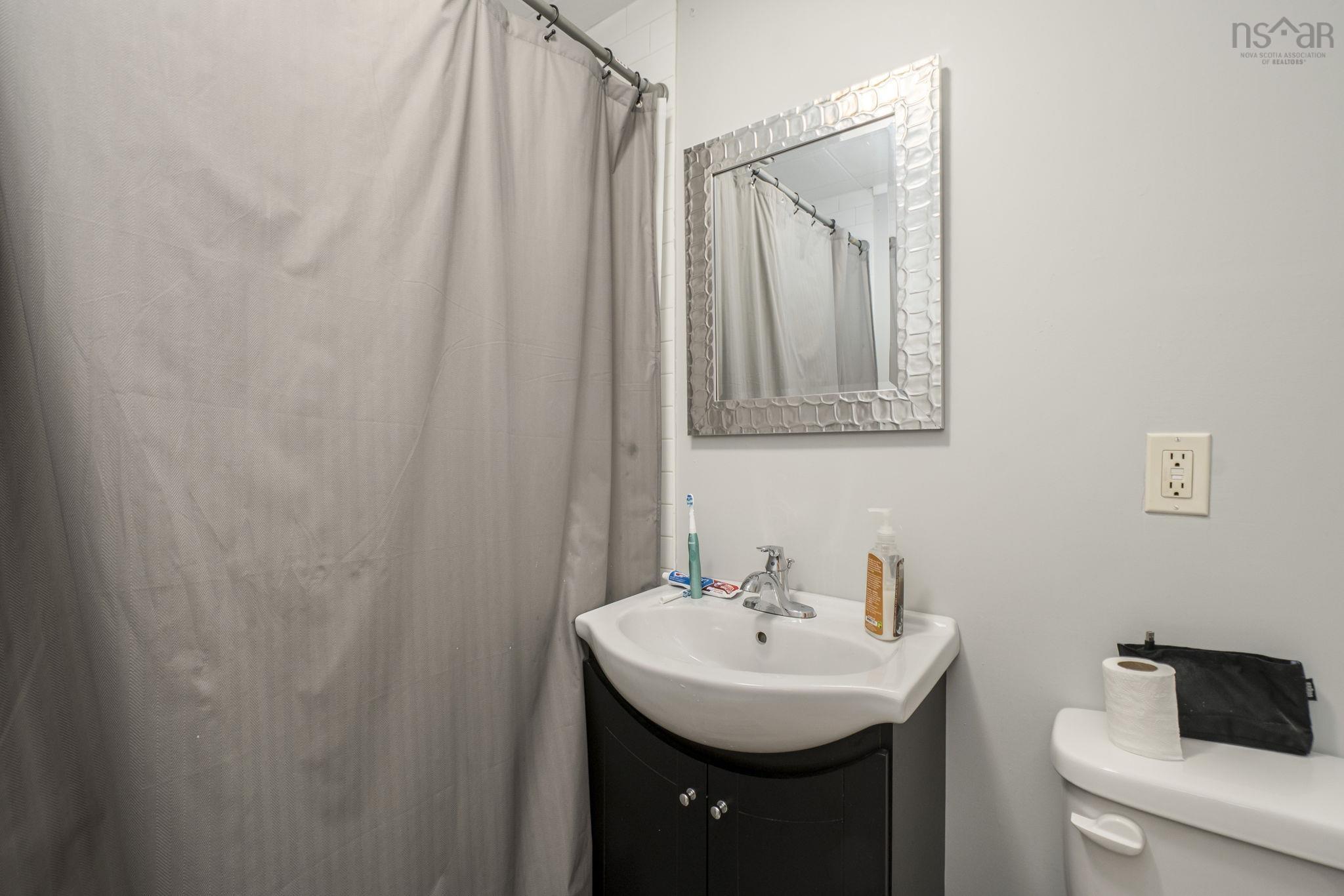 $699,900.00: 1592 Crossley Court, Windsor