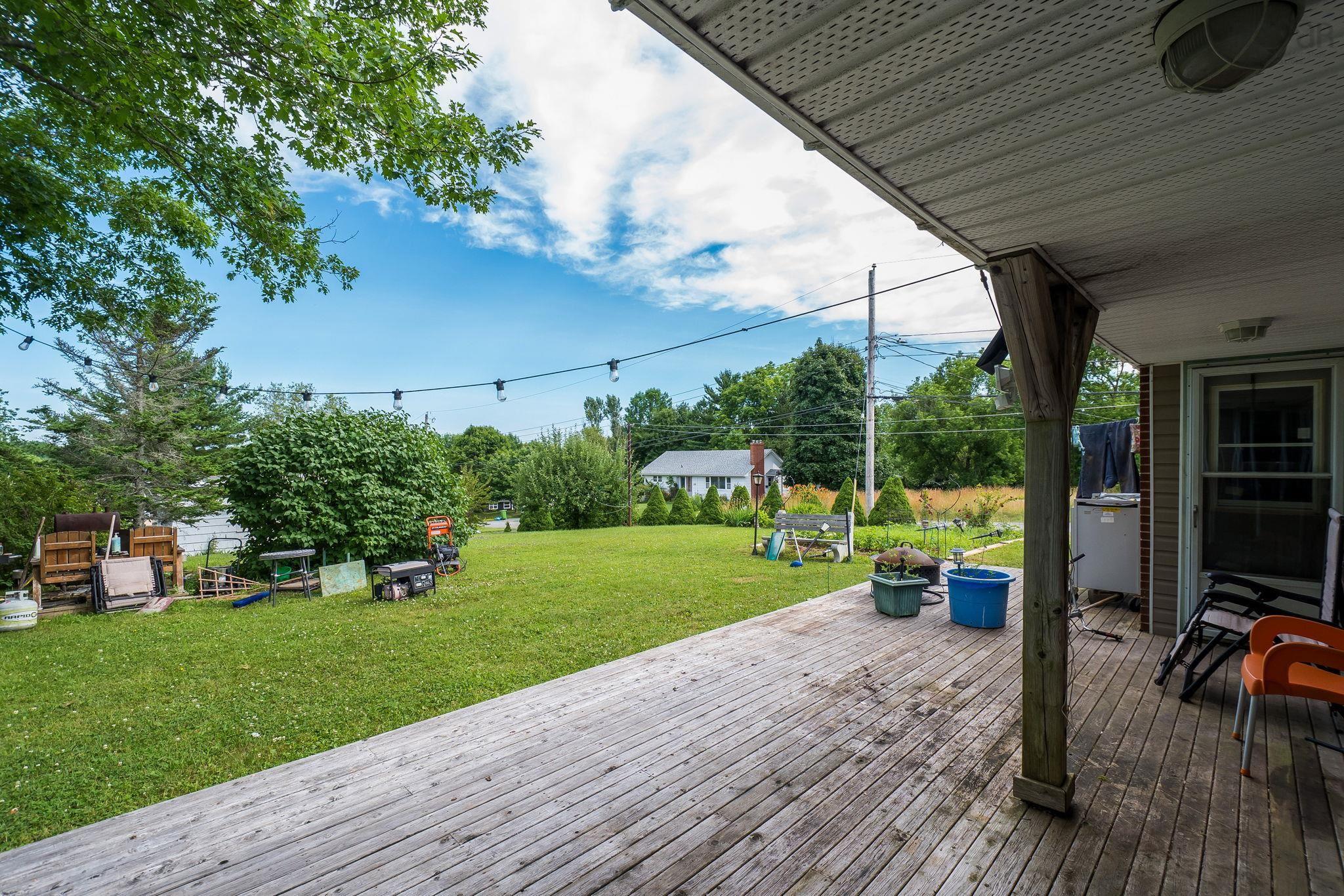 $699,900.00: 1592 Crossley Court, Windsor