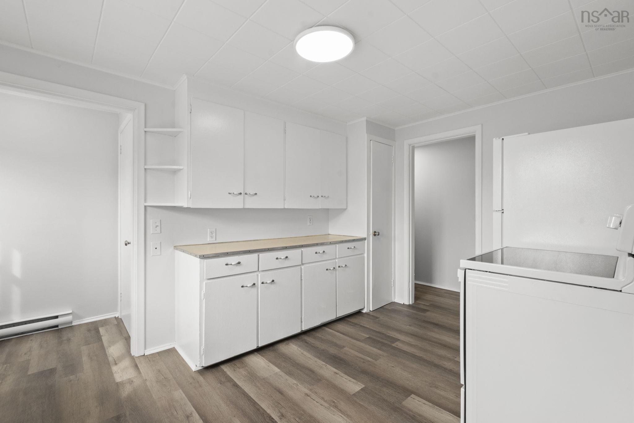 $699,900.00: 1592 Crossley Court, Windsor