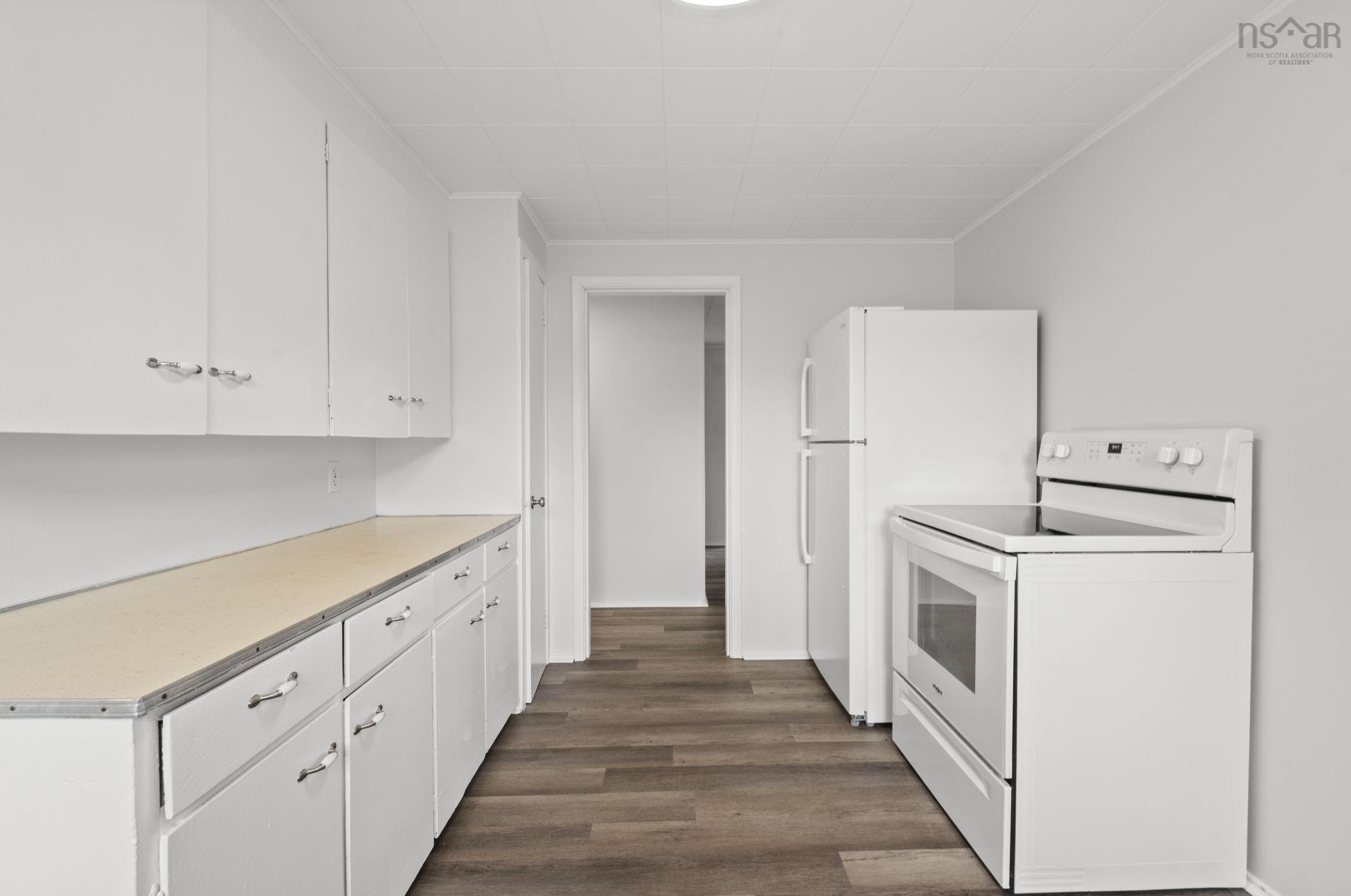 $699,900.00: 1592 Crossley Court, Windsor