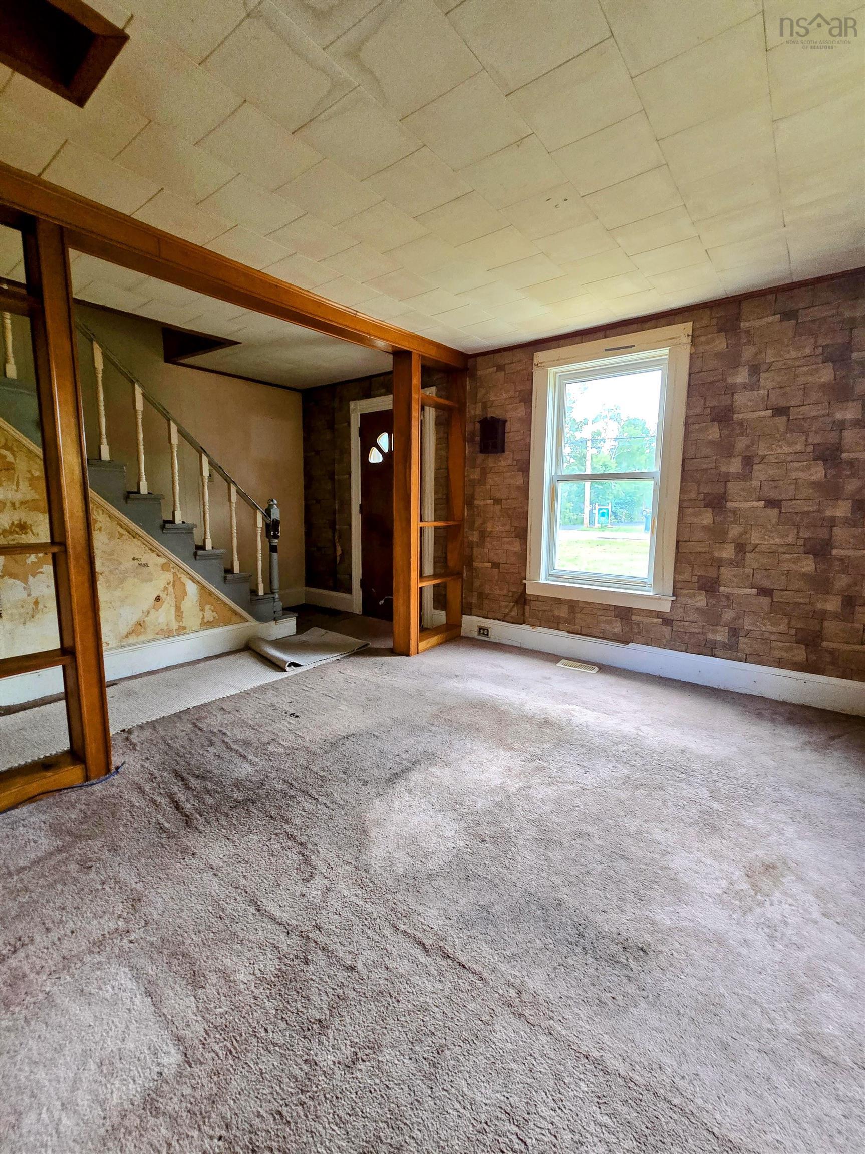 $199,000.00: 10310 201 Highway, Meadowvale