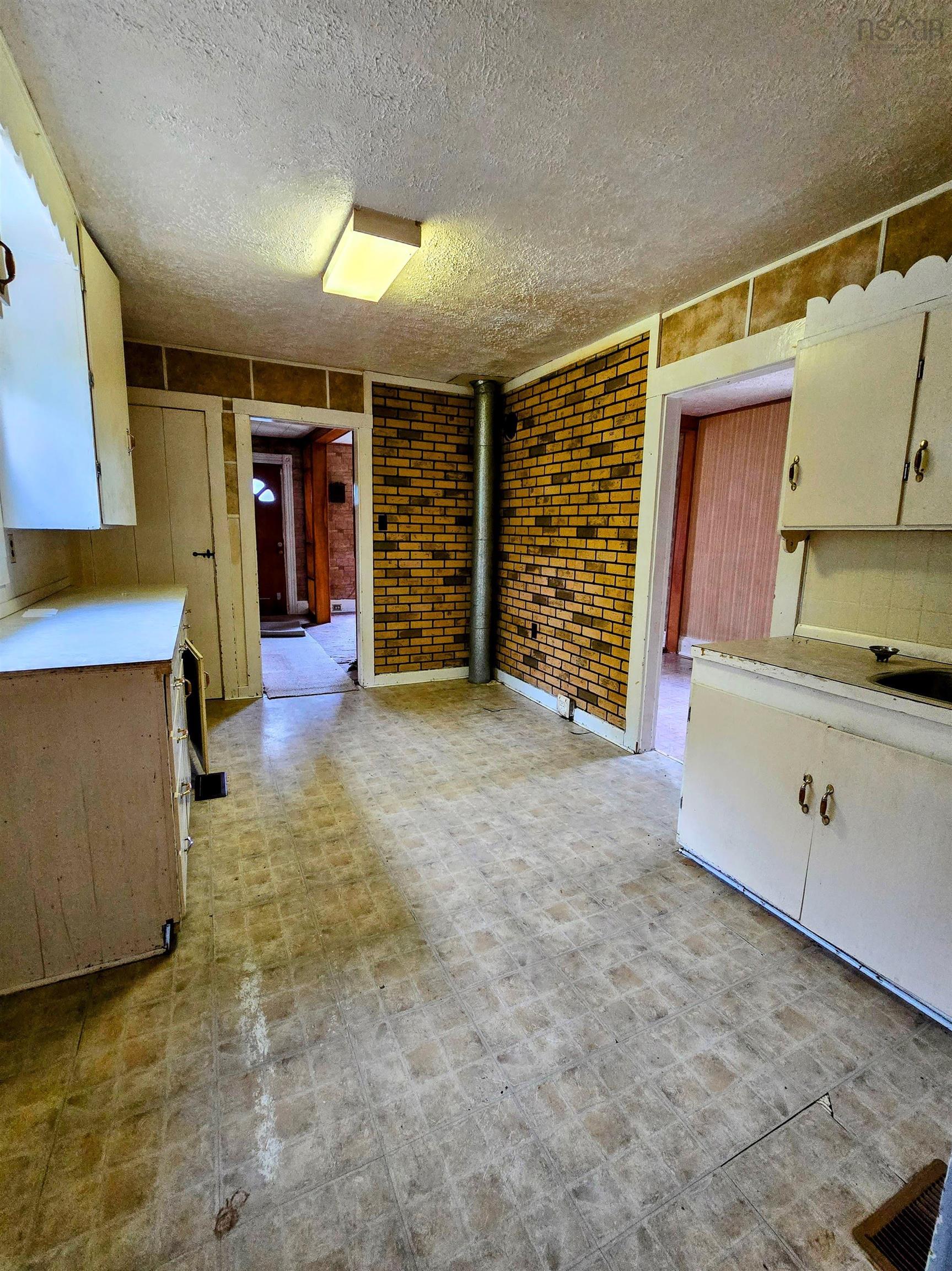 $199,000.00: 10310 201 Highway, Meadowvale