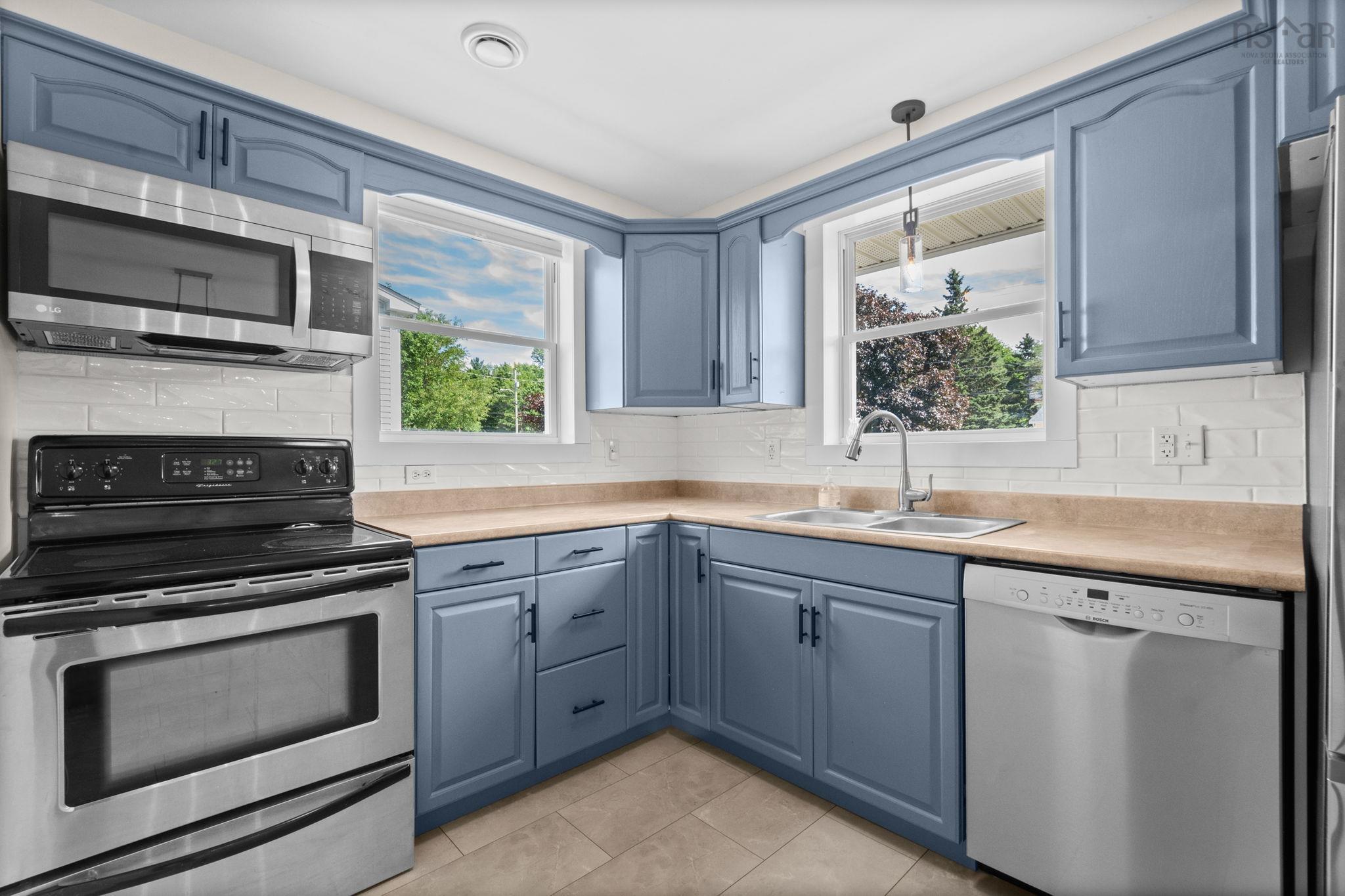 $424,000.00: 974 Elizabeth Drive, North Kentville