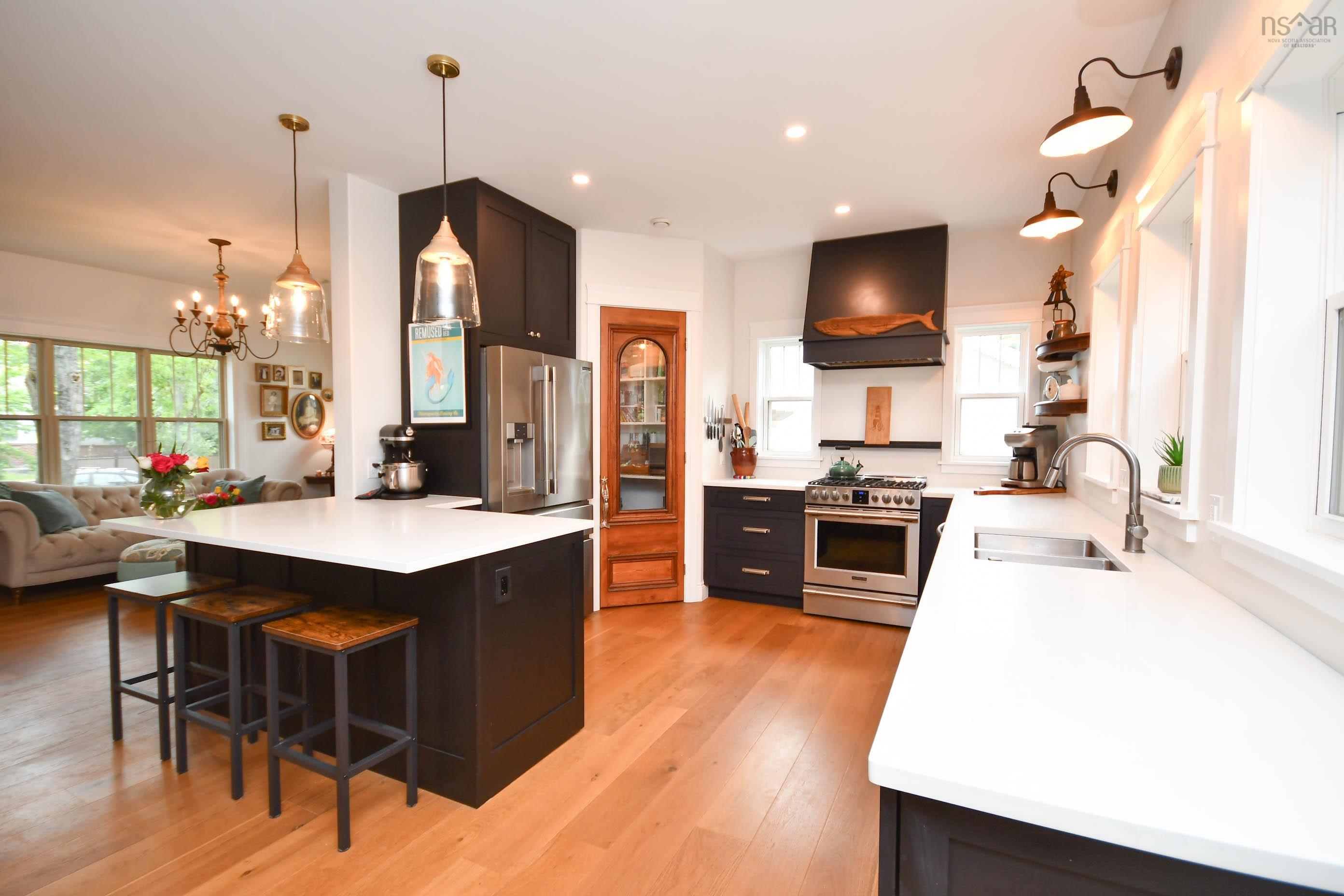 $989,900.00: 7 Crichton Park Road, Dartmouth