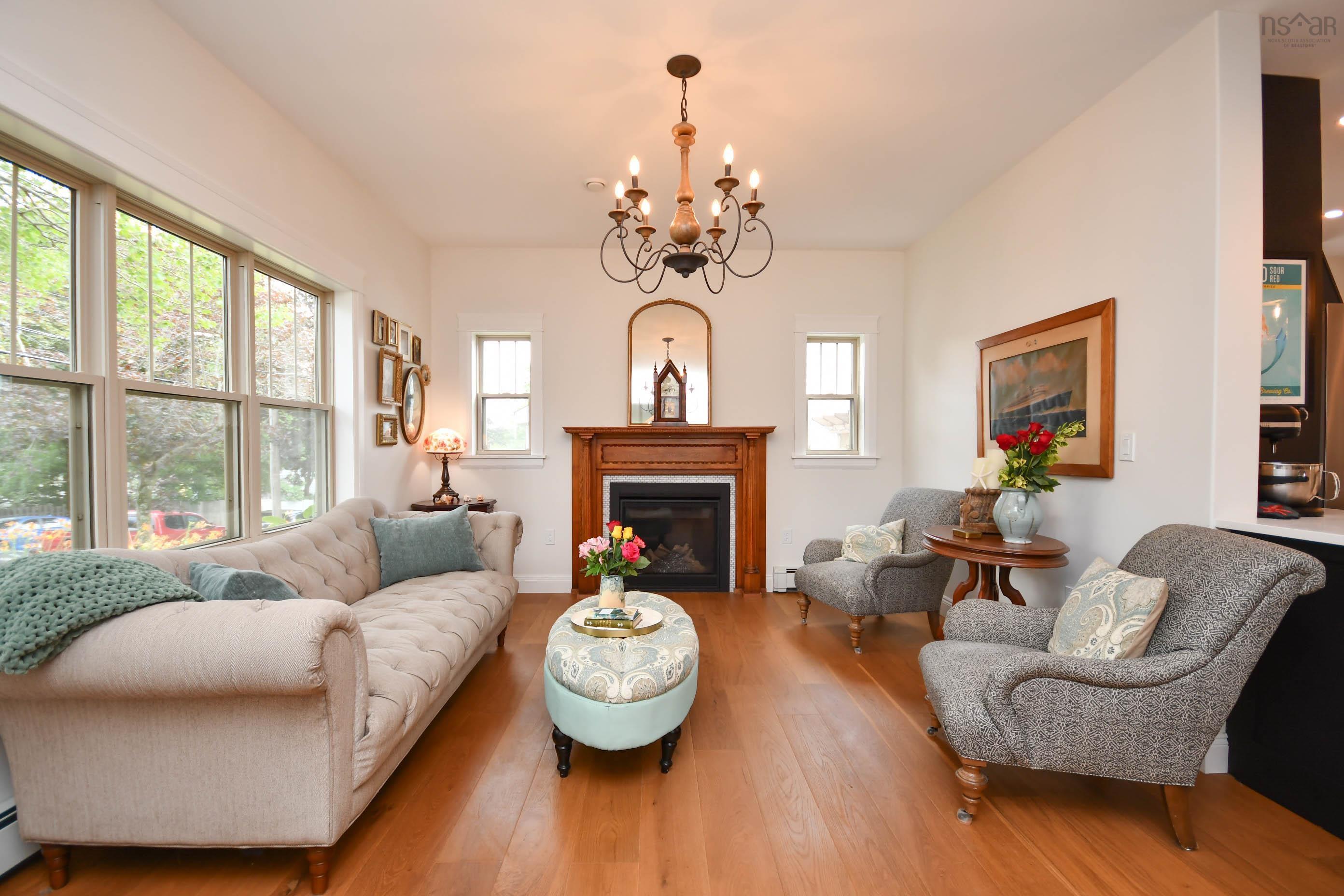 $989,900.00: 7 Crichton Park Road, Dartmouth