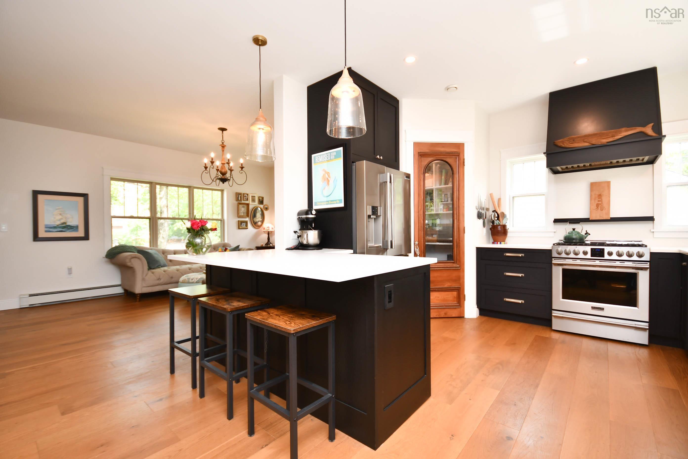 $989,900.00: 7 Crichton Park Road, Dartmouth